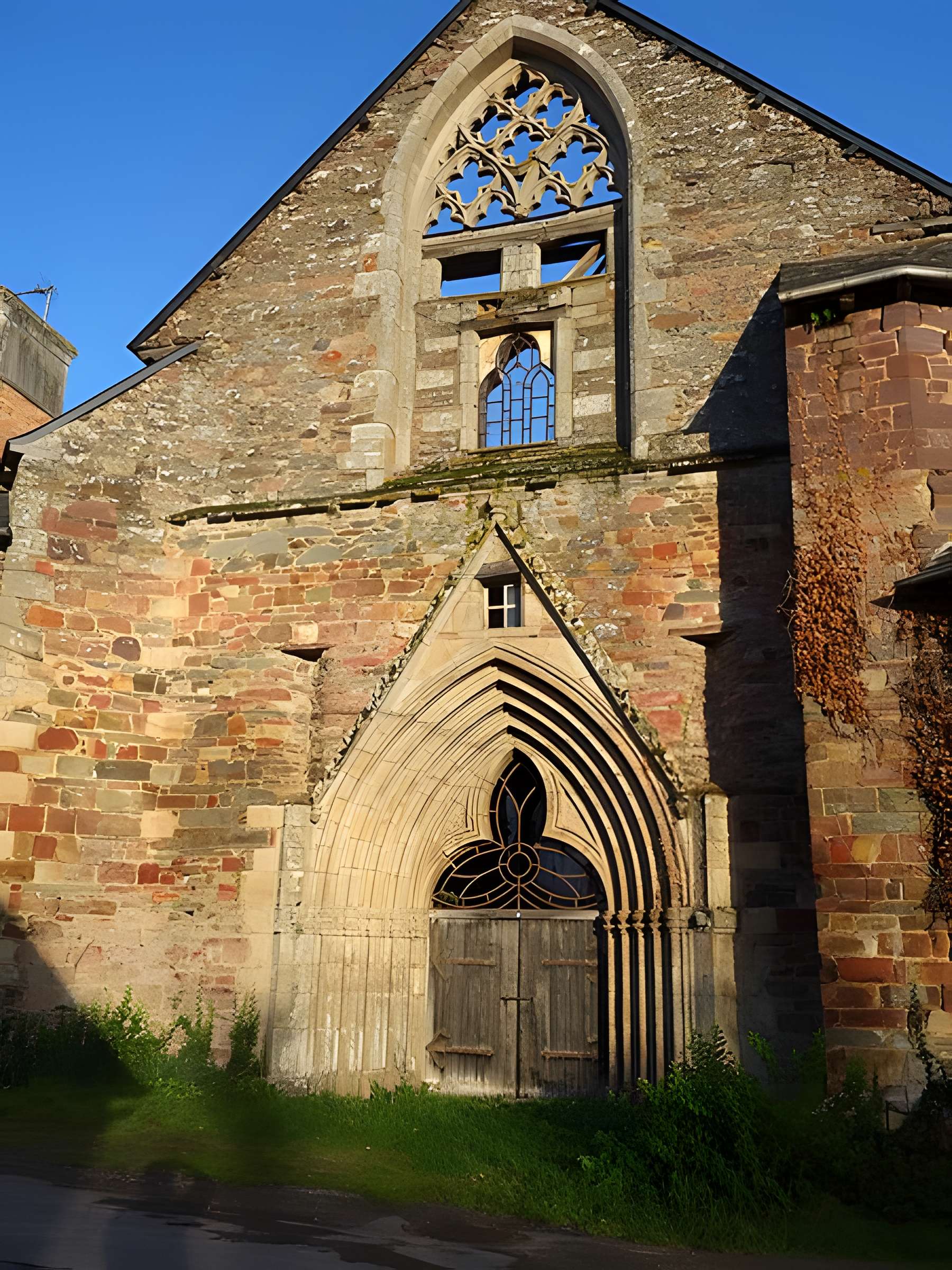 Abbaye Saint-Jacques de Montfort
