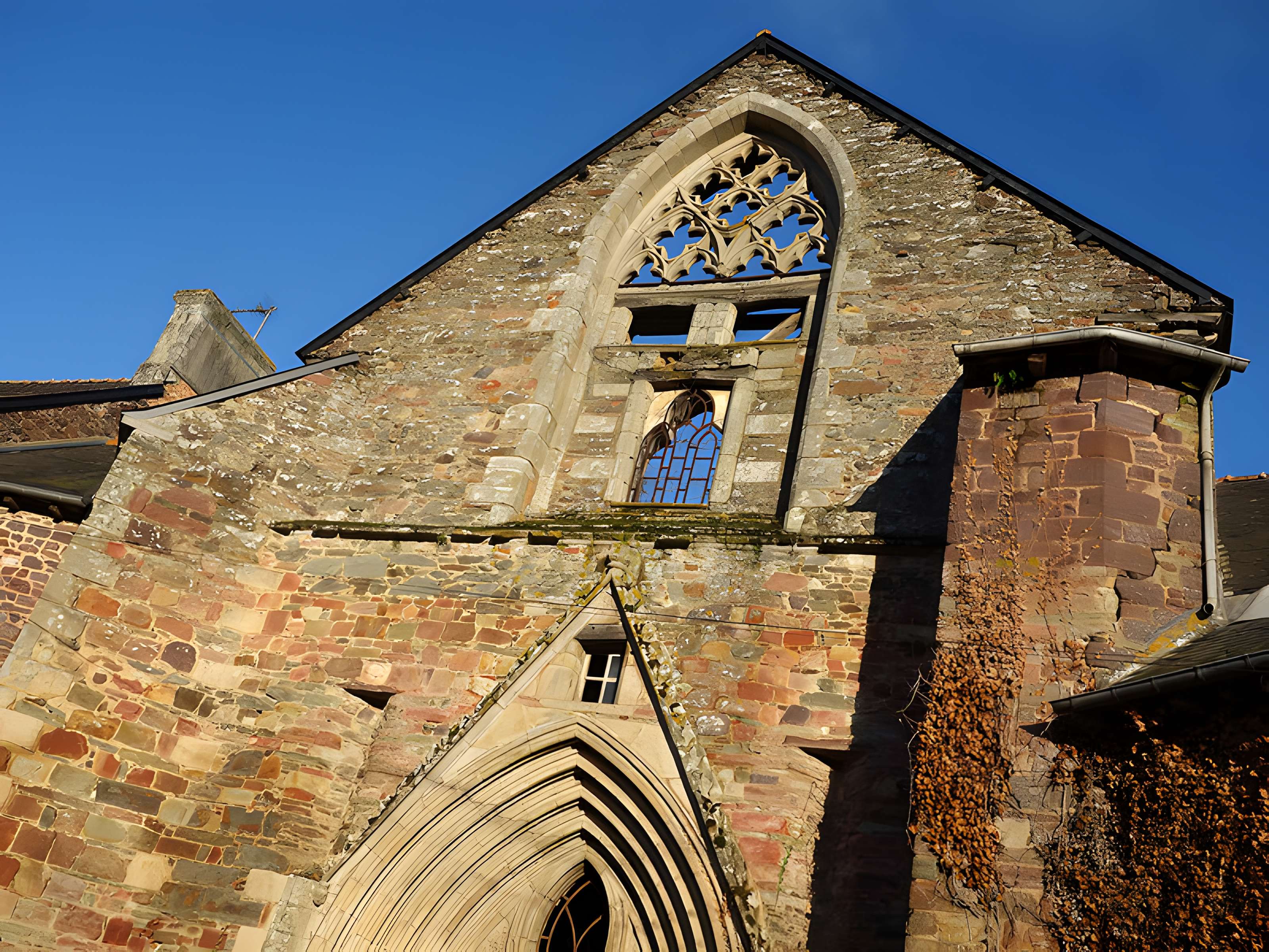Abbaye Saint-Jacques de Montfort