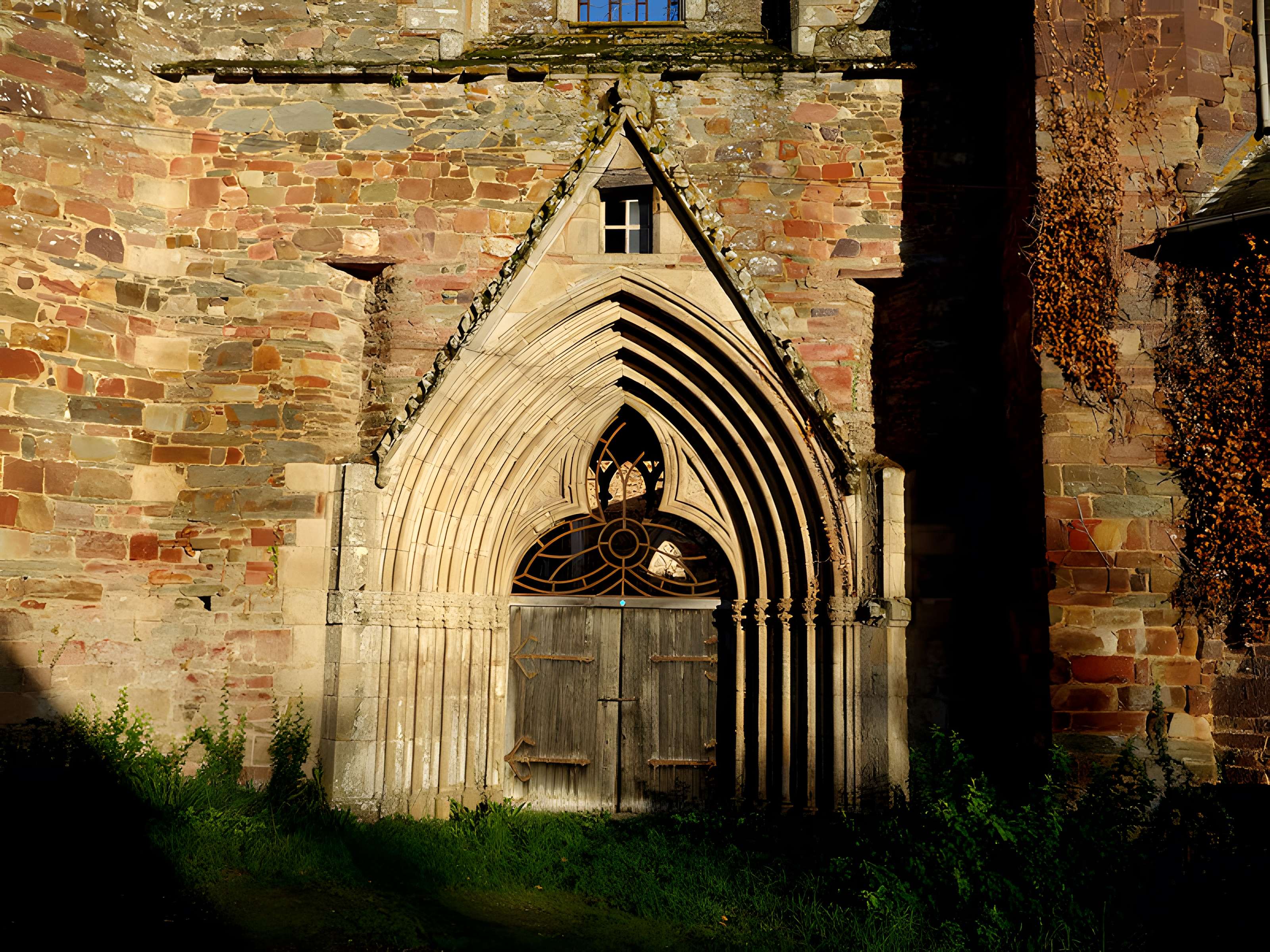 Abbaye Saint-Jacques de Montfort