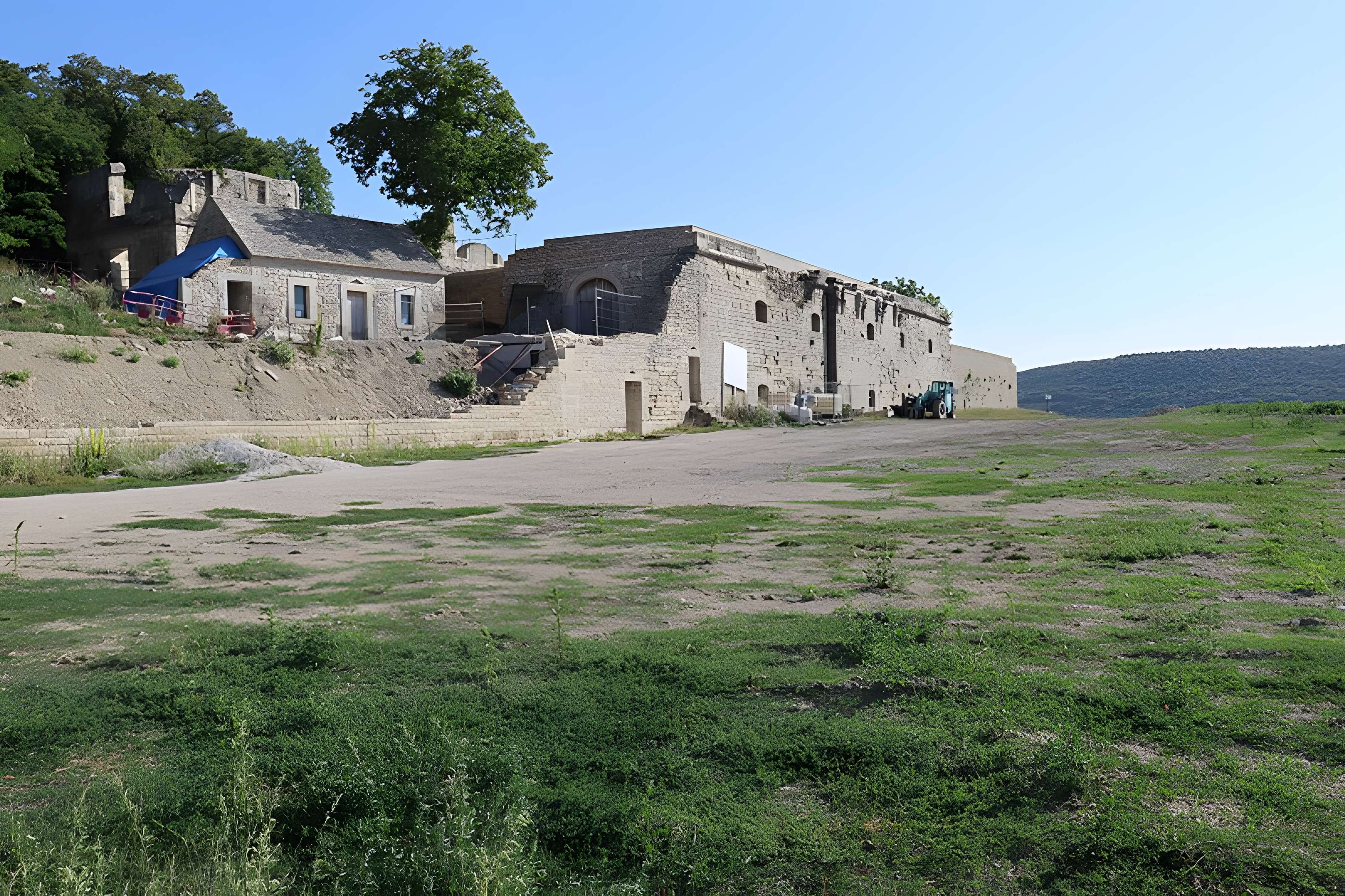 Abbaye Saint-Vivant de Curtil-Vergy