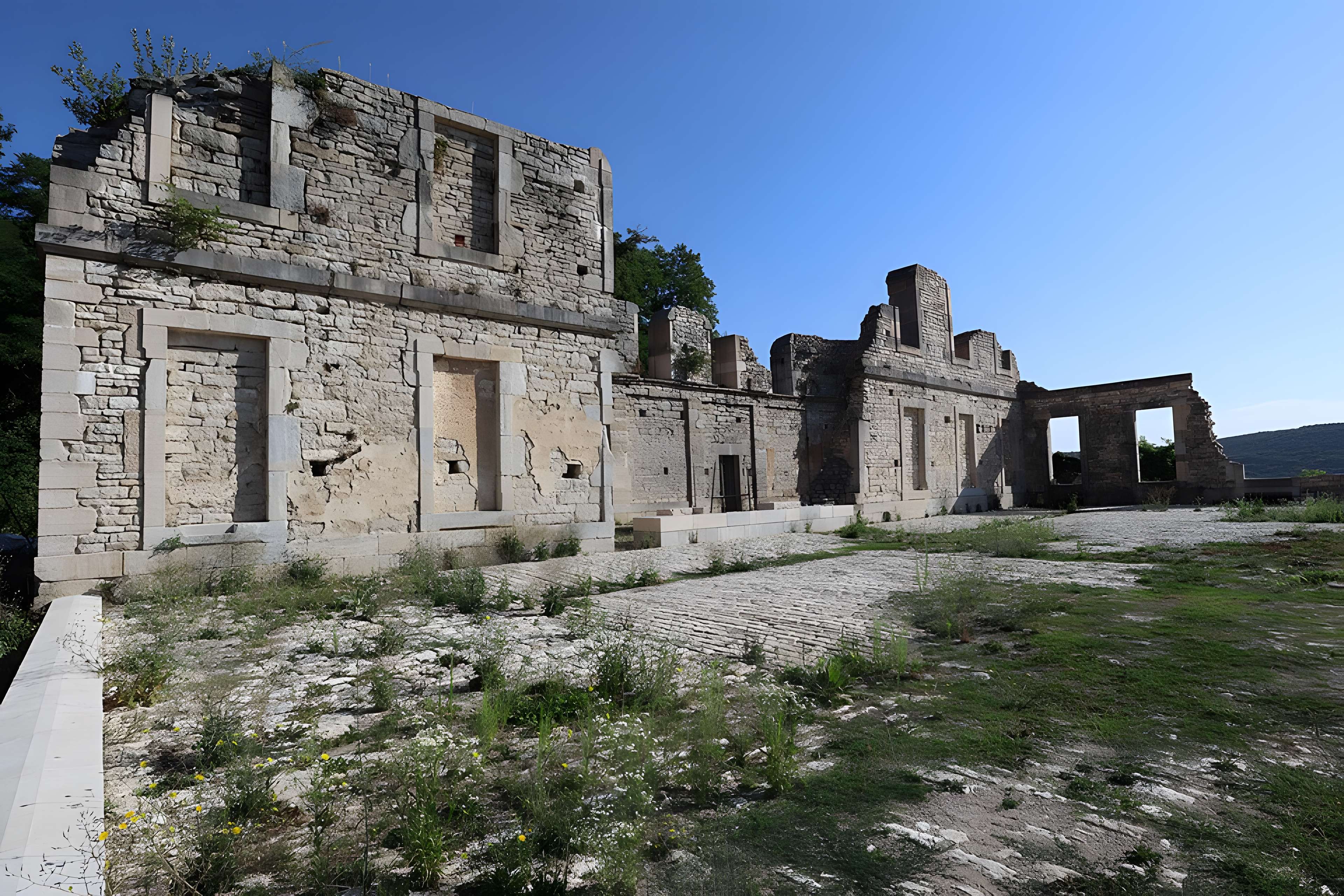 Abbaye Saint-Vivant de Curtil-Vergy