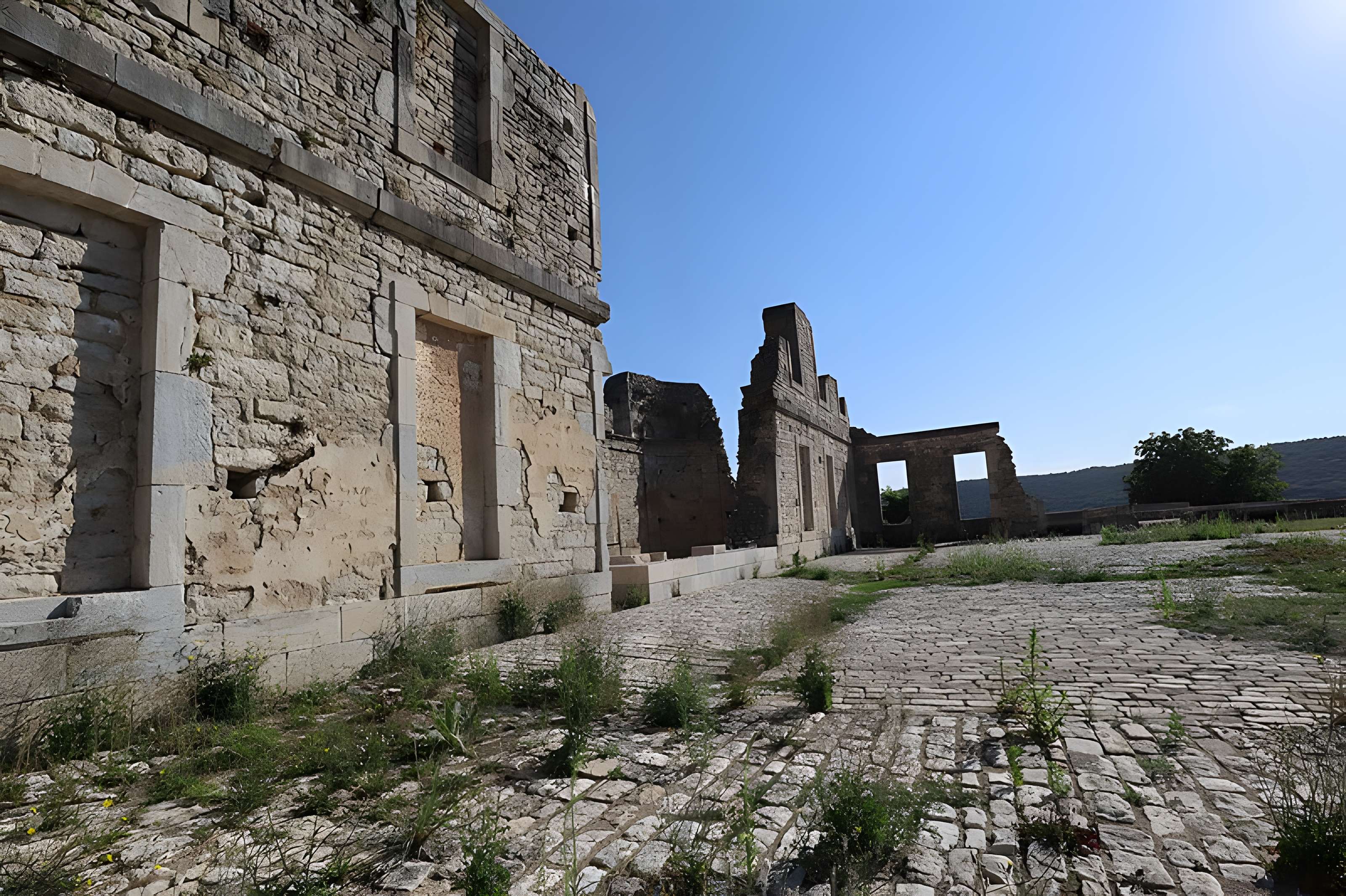Abbaye Saint-Vivant de Curtil-Vergy