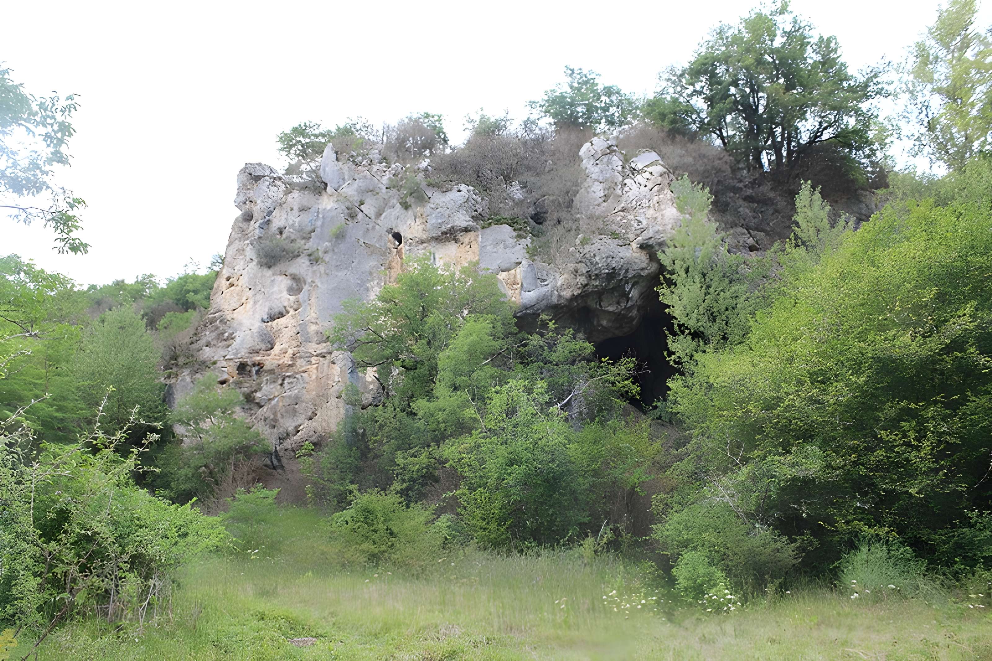 Abri sous roche de la Colombière à Neuville-sur-Ain