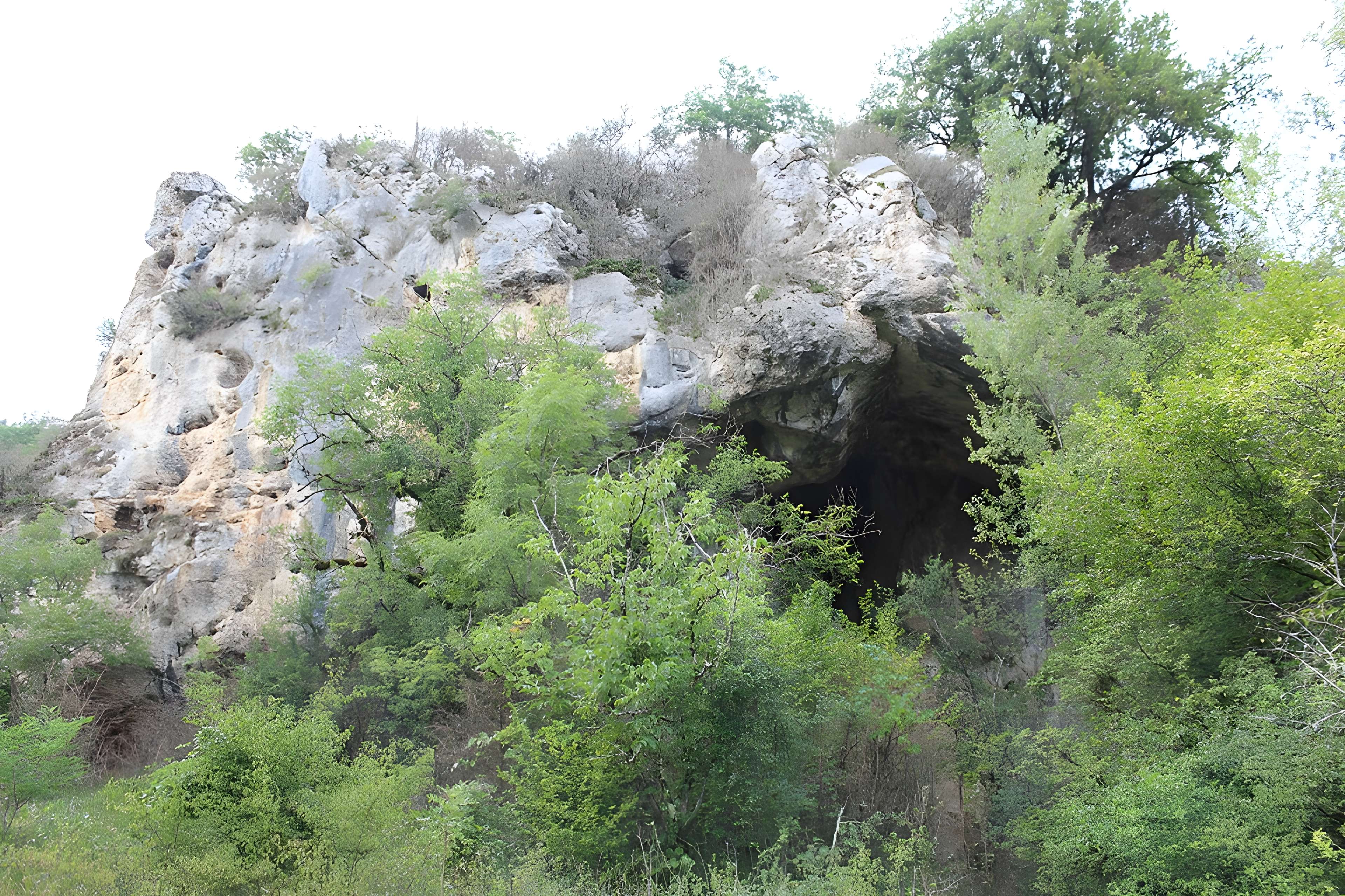 Abri sous roche de la Colombière à Neuville-sur-Ain