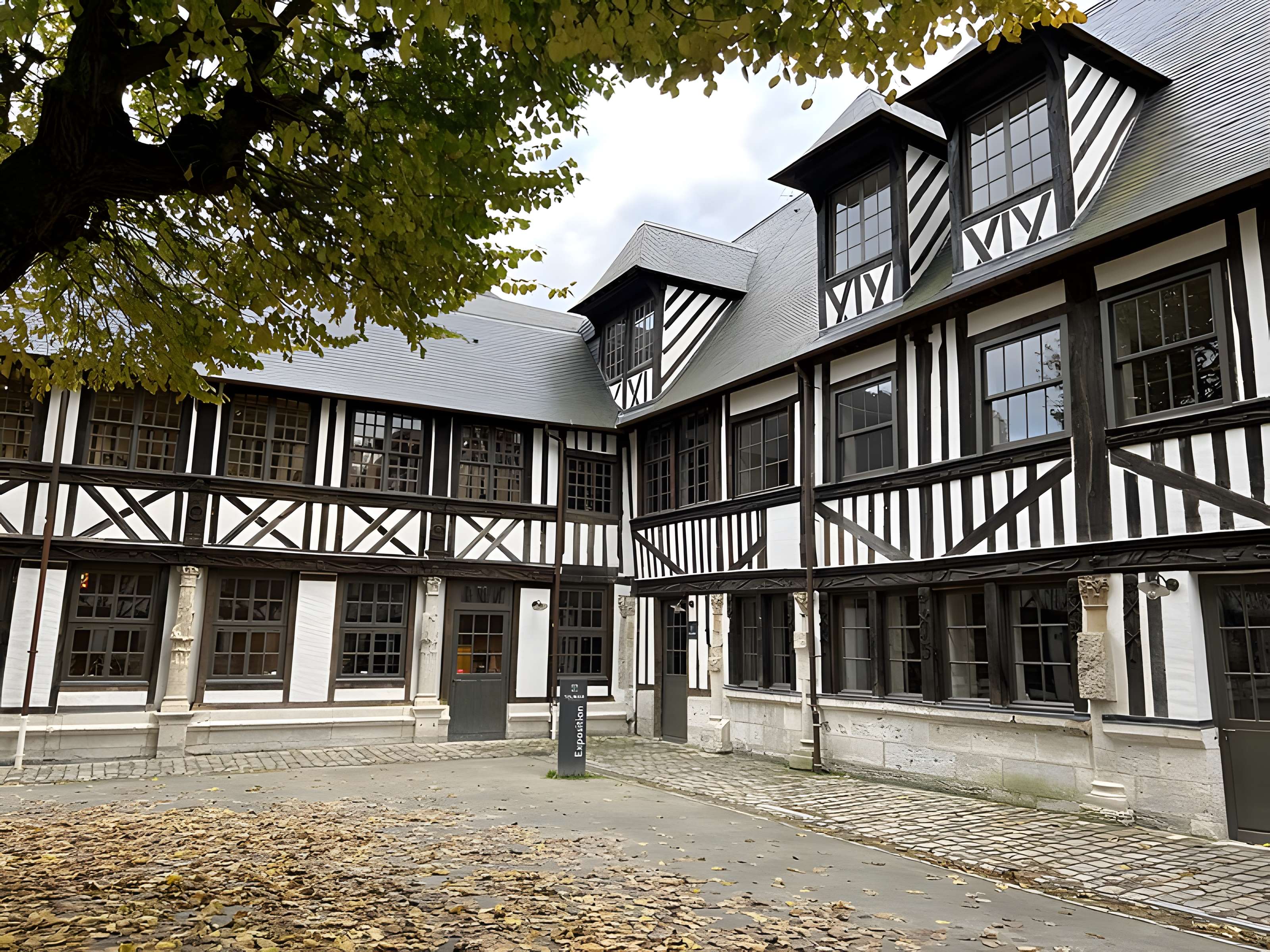 Aître Saint-Maclou à Rouen