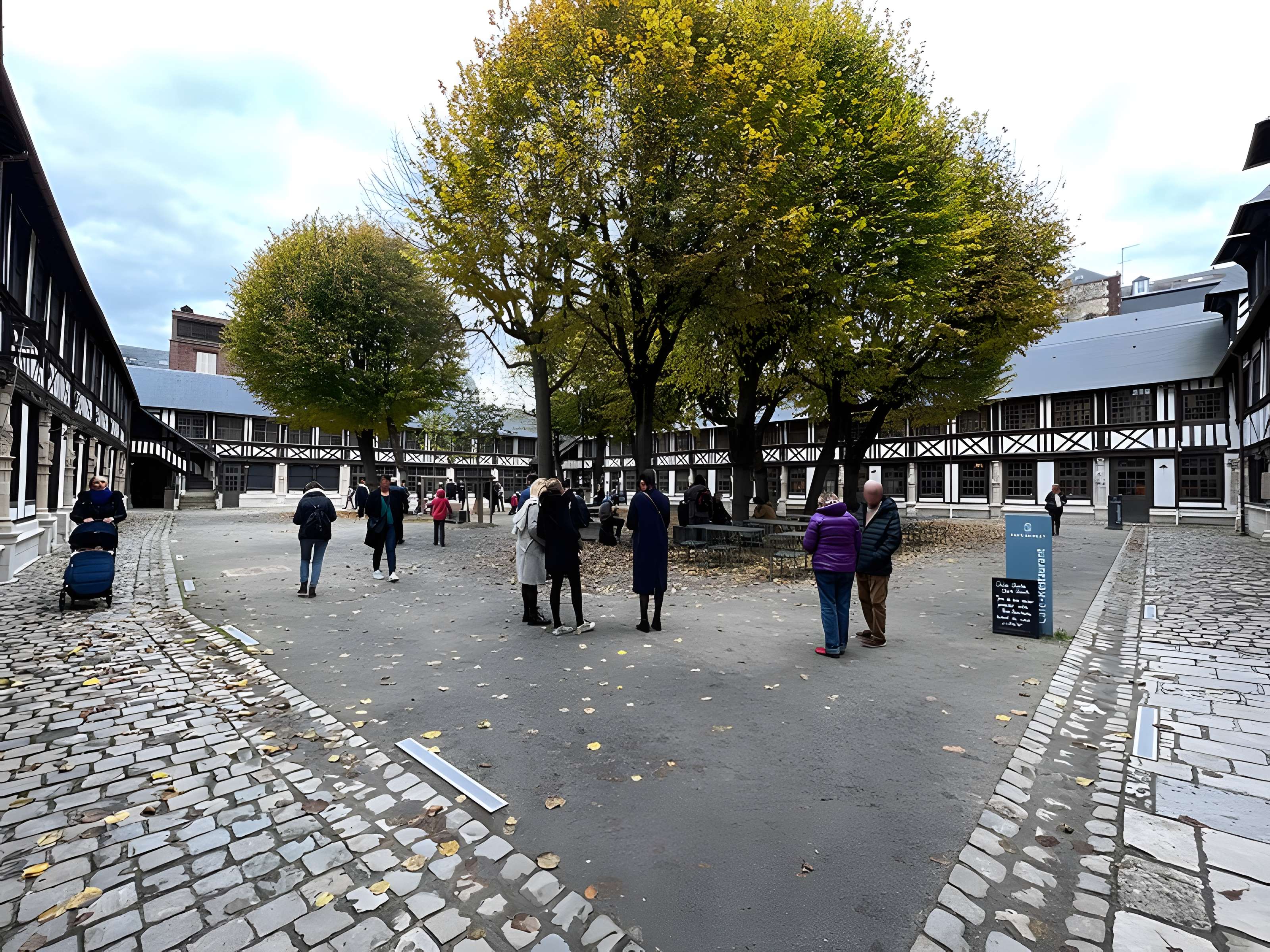 Aître Saint-Maclou à Rouen