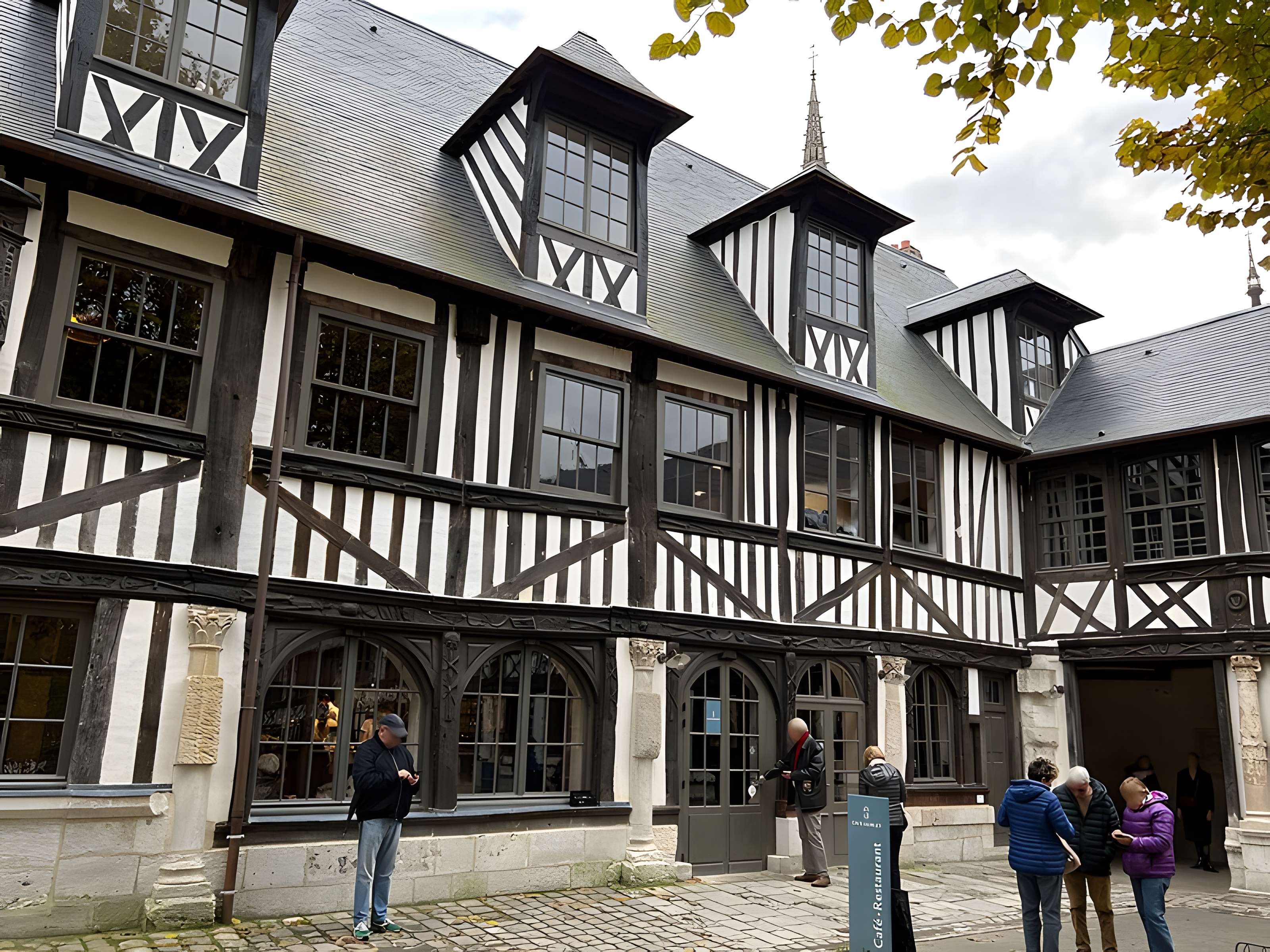 Aître Saint-Maclou à Rouen