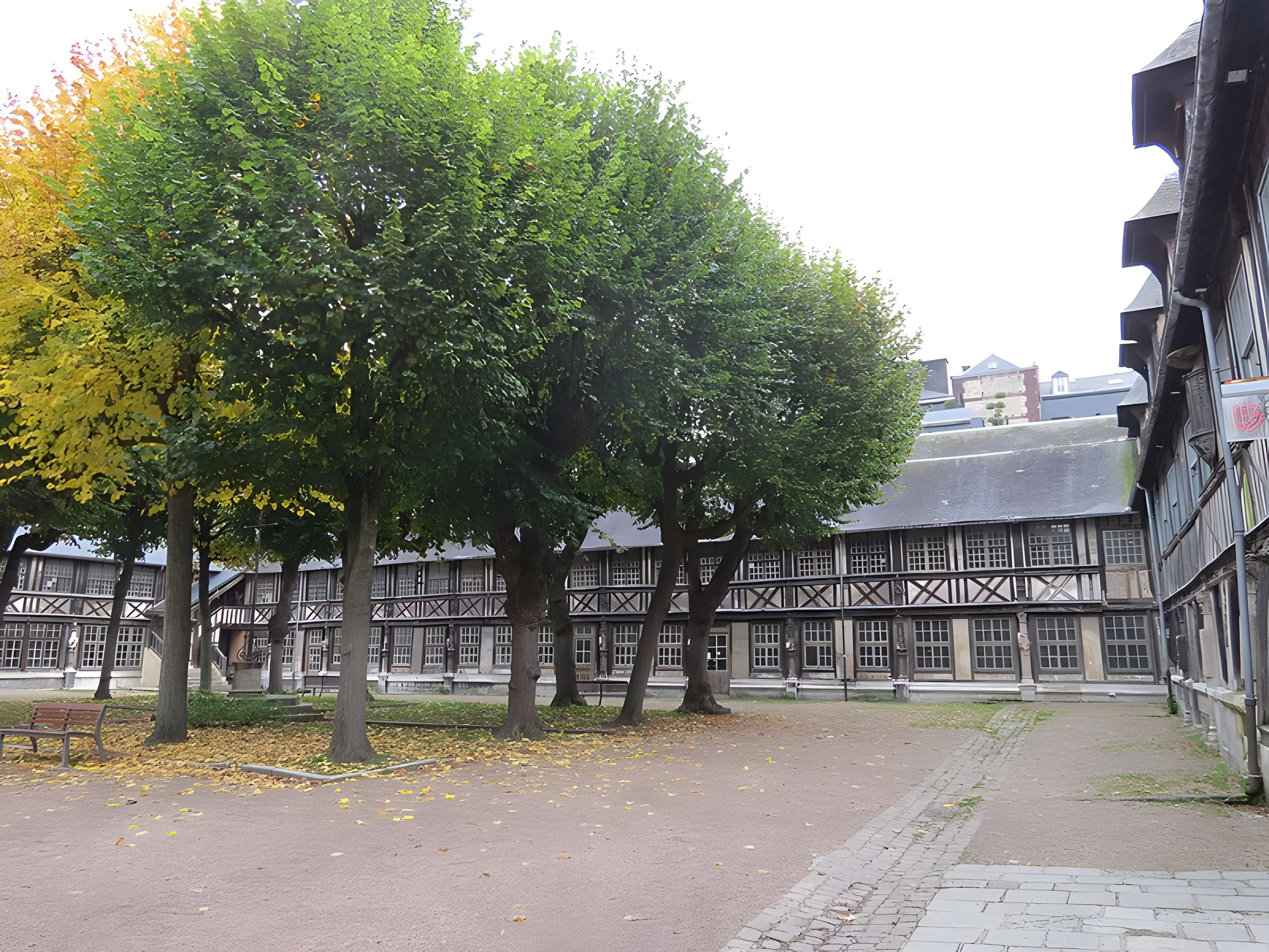 Aître Saint-Maclou à Rouen