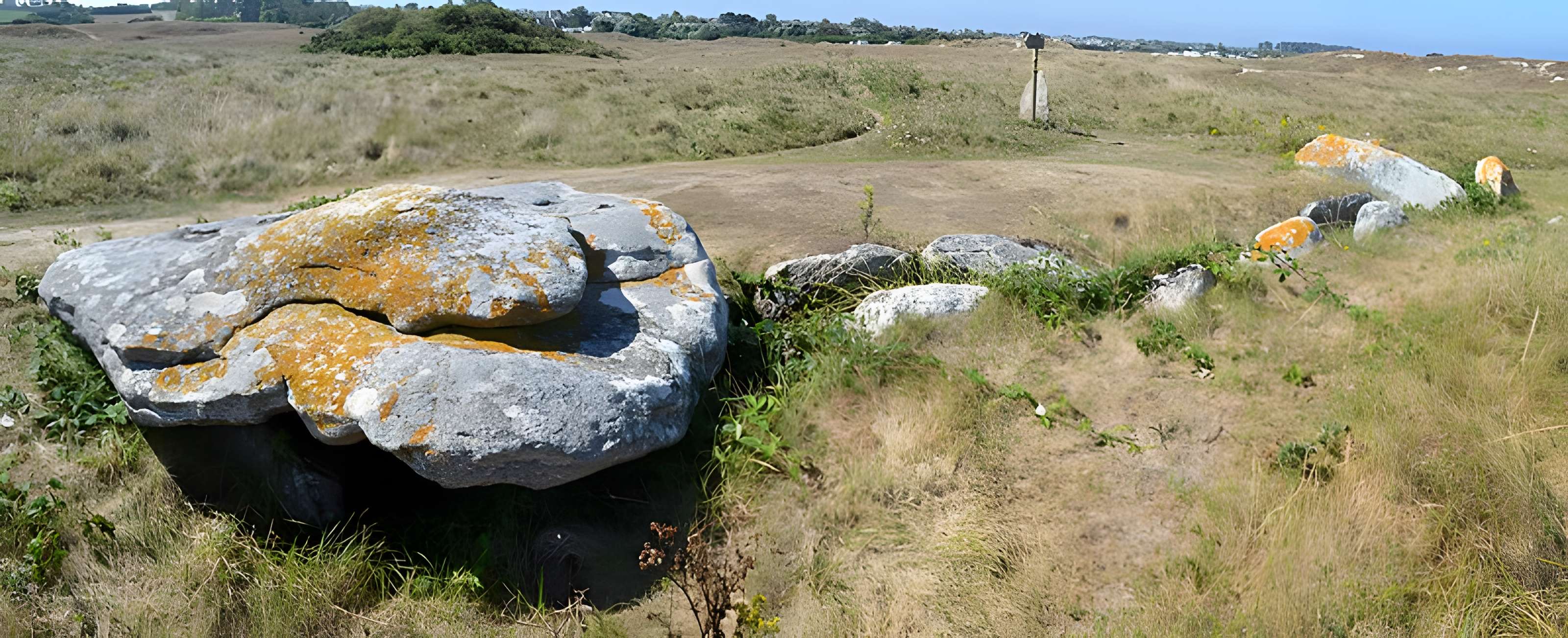 Allée couverte de Pont-ar-Bleiz à Lampaul-Ploudalmézeau