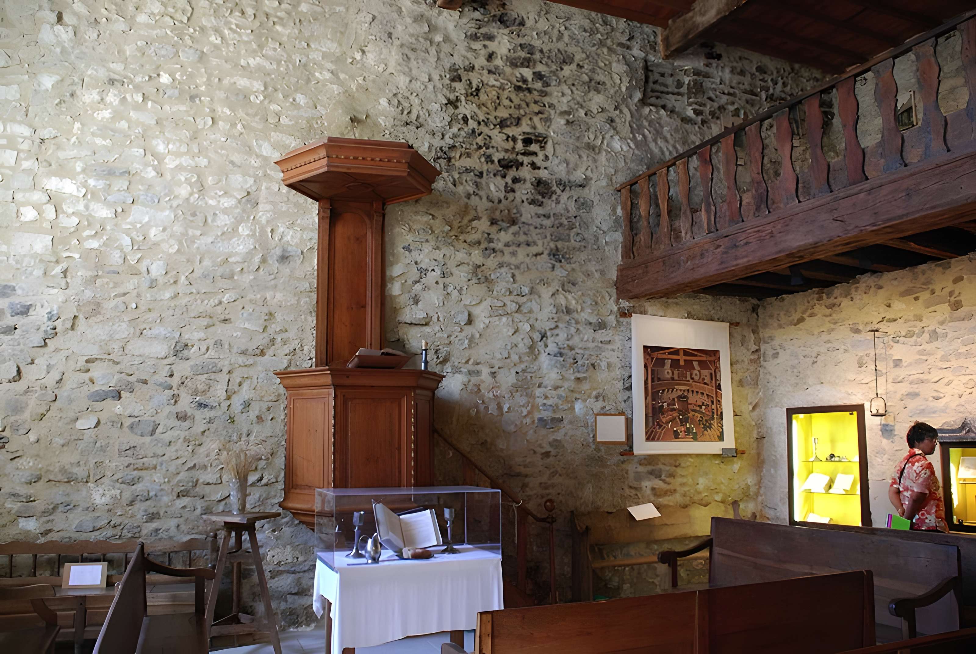 Ancien temple protestant du Poët-Laval