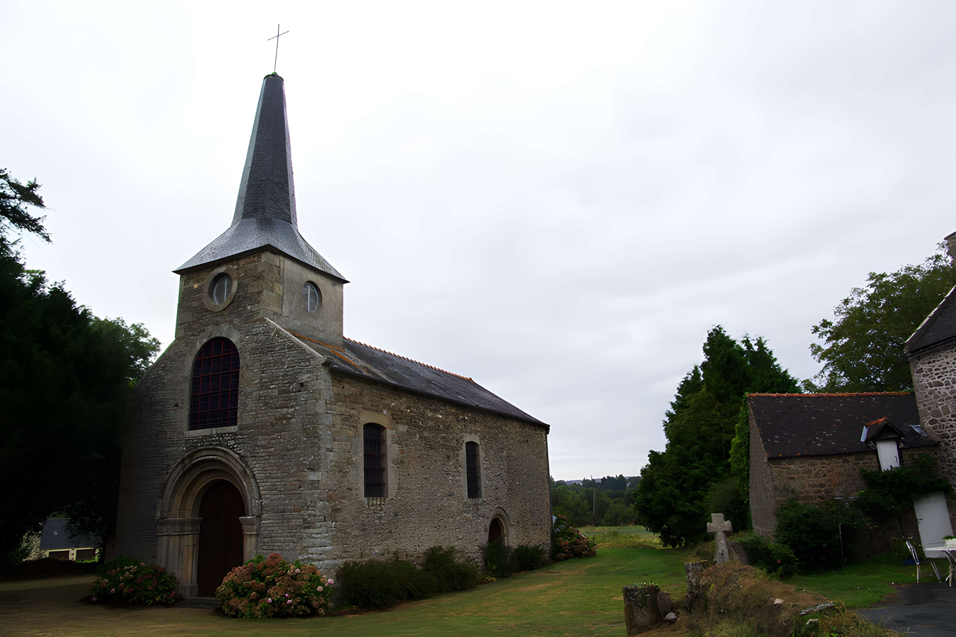 Ancienne église Saint-Lunaire de Saint-Lormel