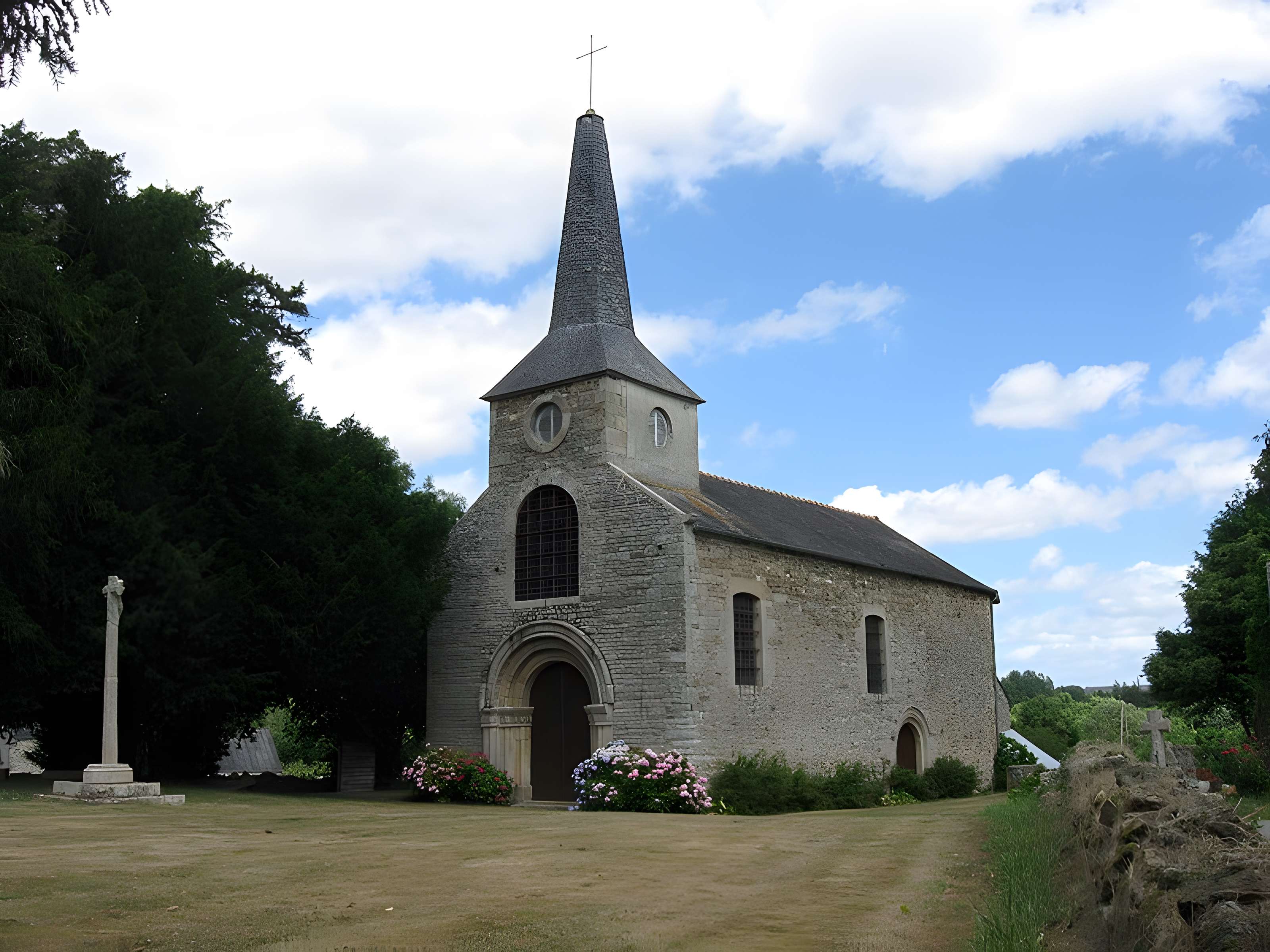 Ancienne église Saint-Lunaire de Saint-Lormel