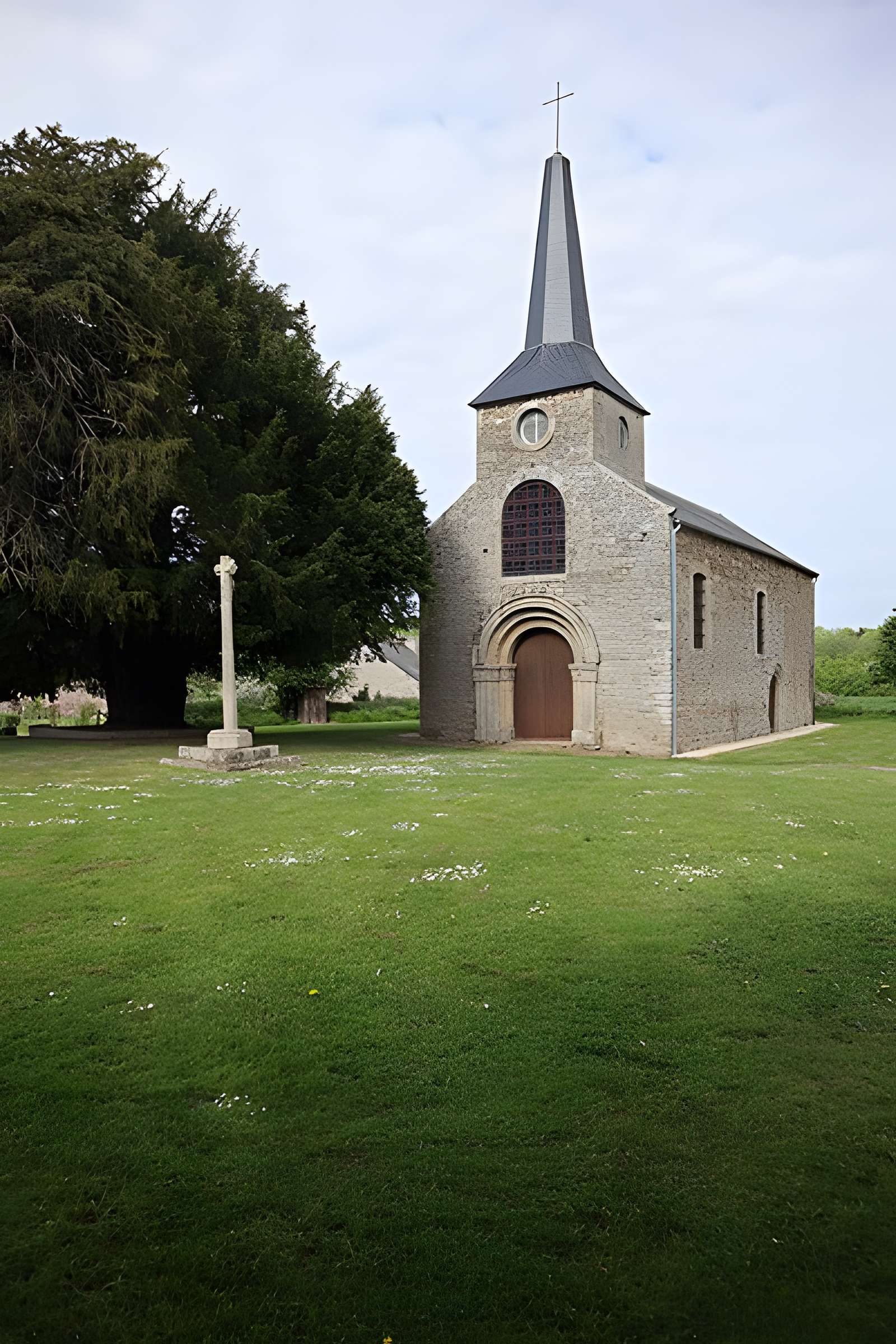 Ancienne église Saint-Lunaire de Saint-Lormel