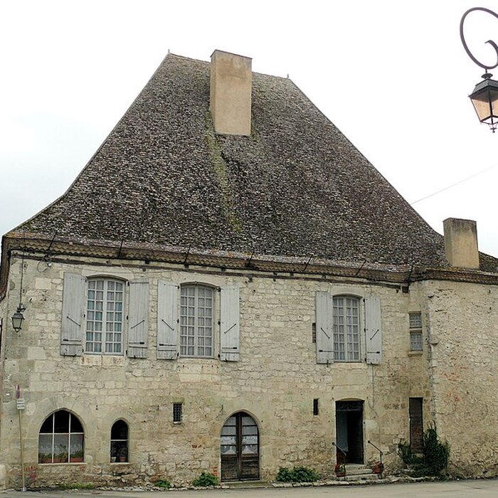 Photo de Ancienne prévôté Place Saint-Félicien à Issigeac
