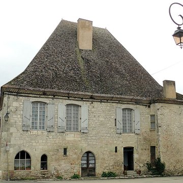 Ancienne prévôté Place Saint-Félicien à Issigeac