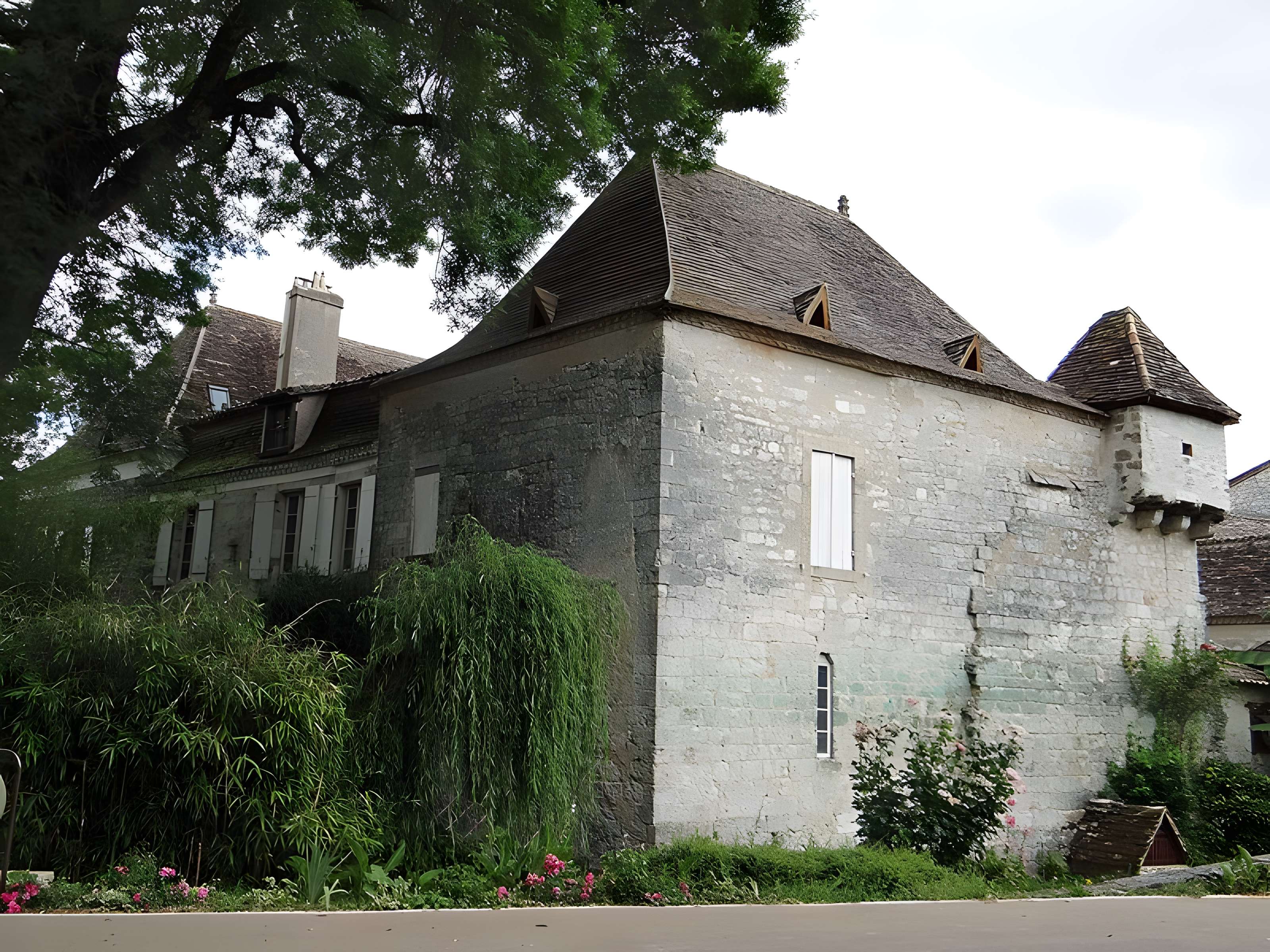 Ancienne prévôté Place Saint-Félicien à Issigeac