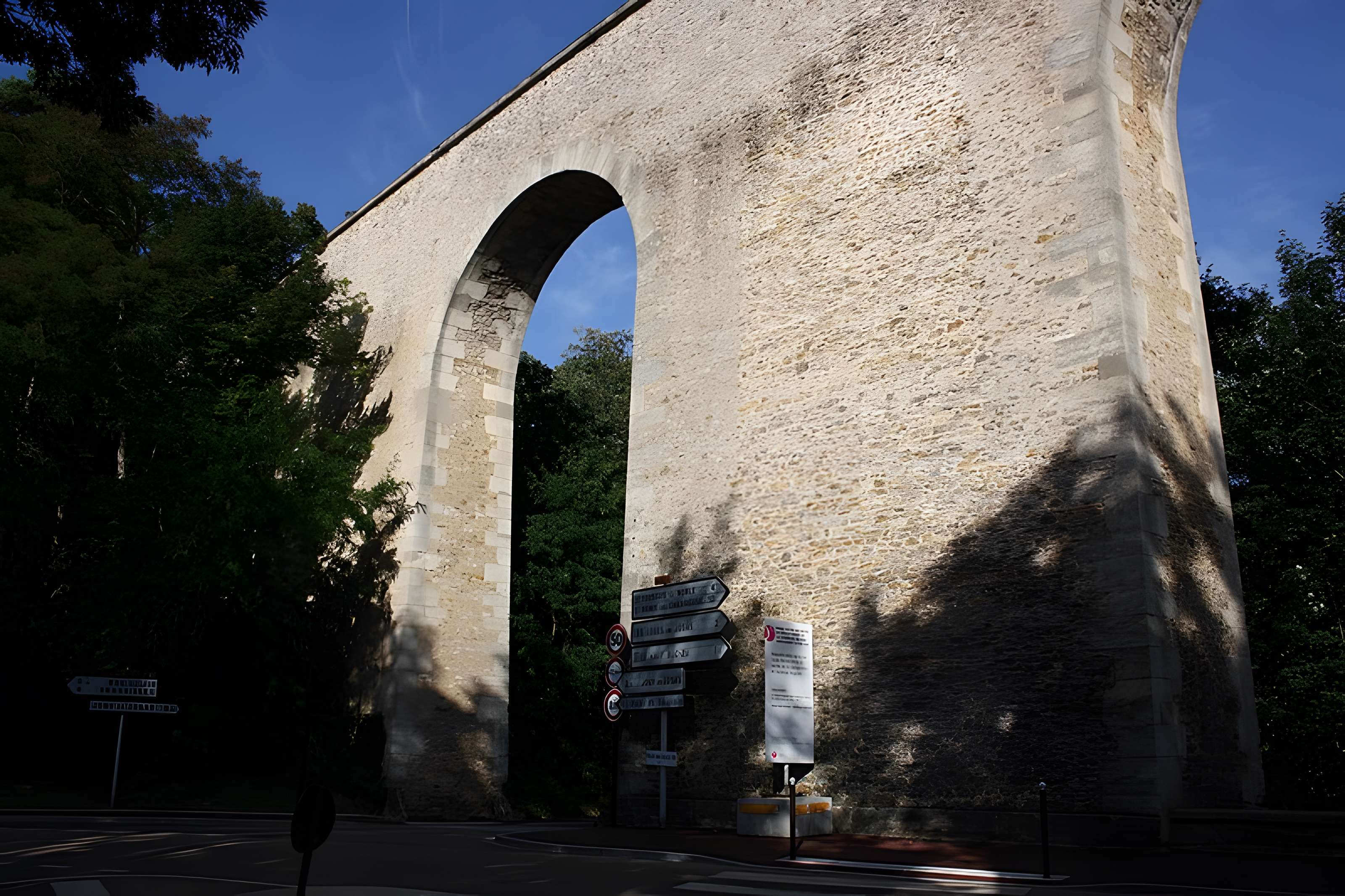 Aqueduc de Buc