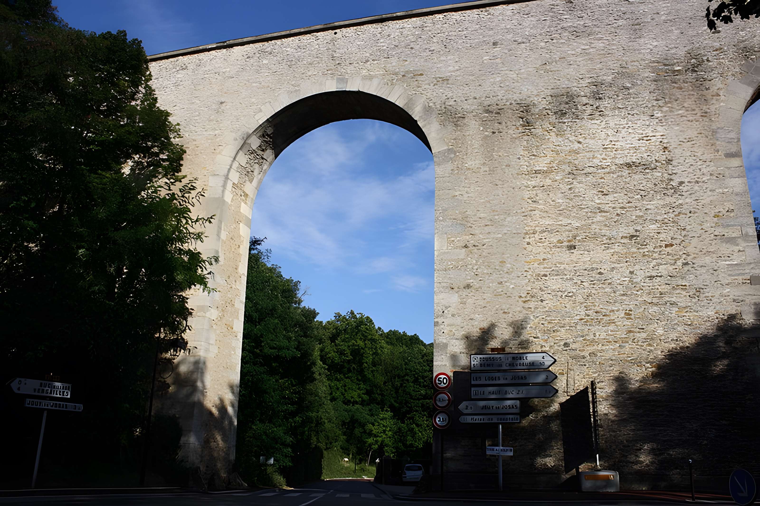 Aqueduc de Buc