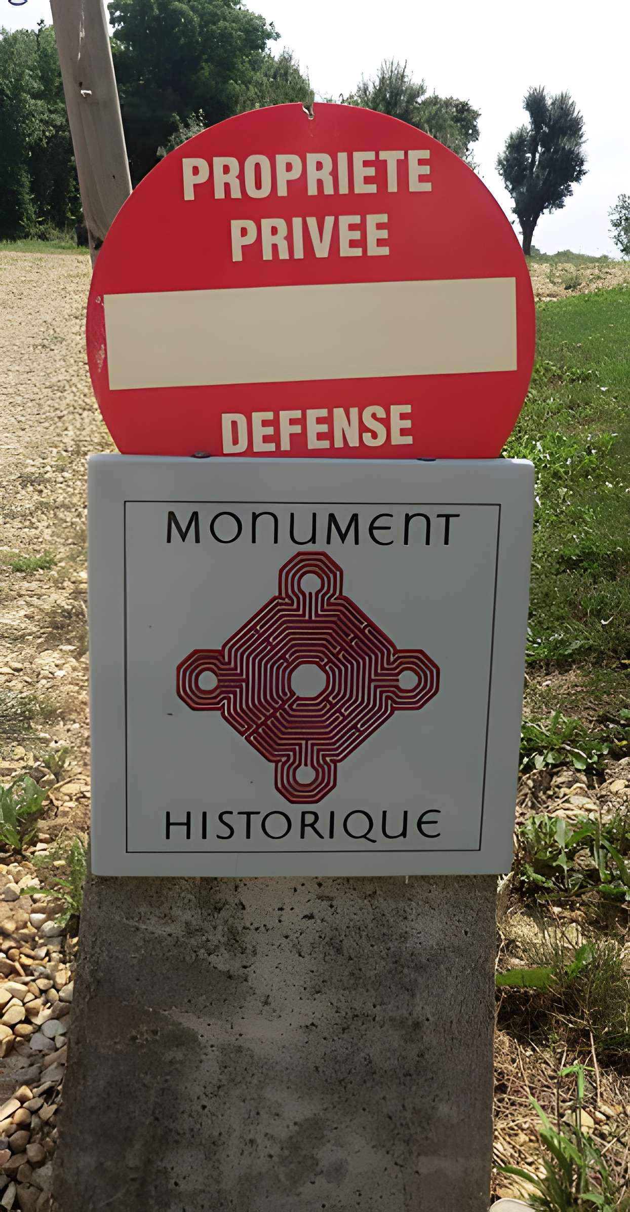 Maison forte de Villon à Villeneuve