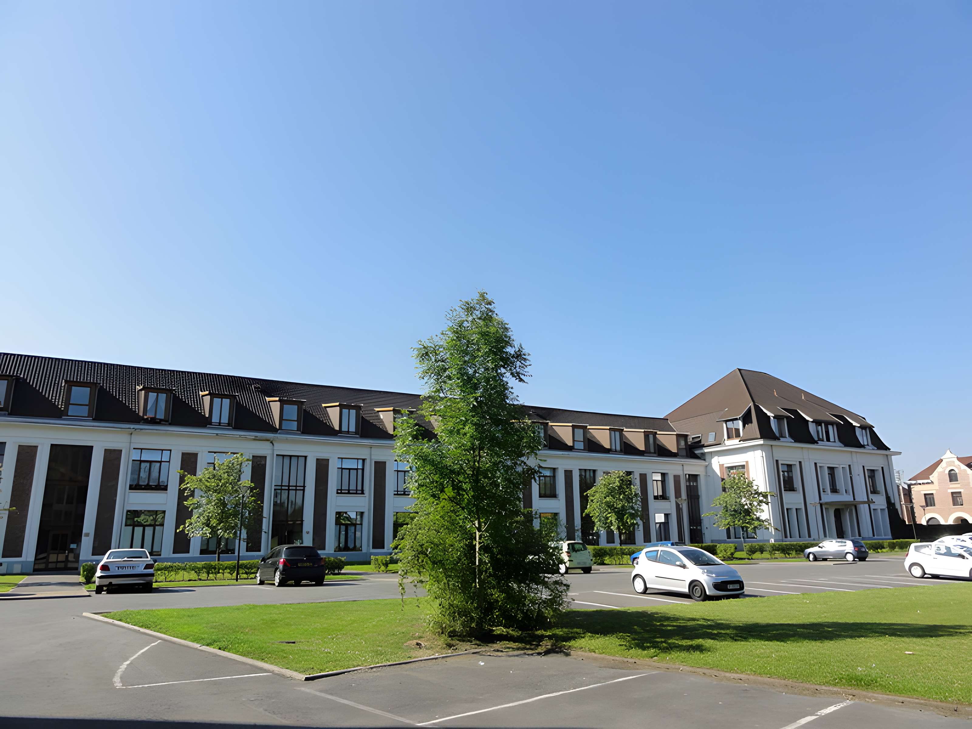 Anciens grands bureaux et ateliers centraux de la compagnie des mines de Vicoigne-Noeux-Drocourt