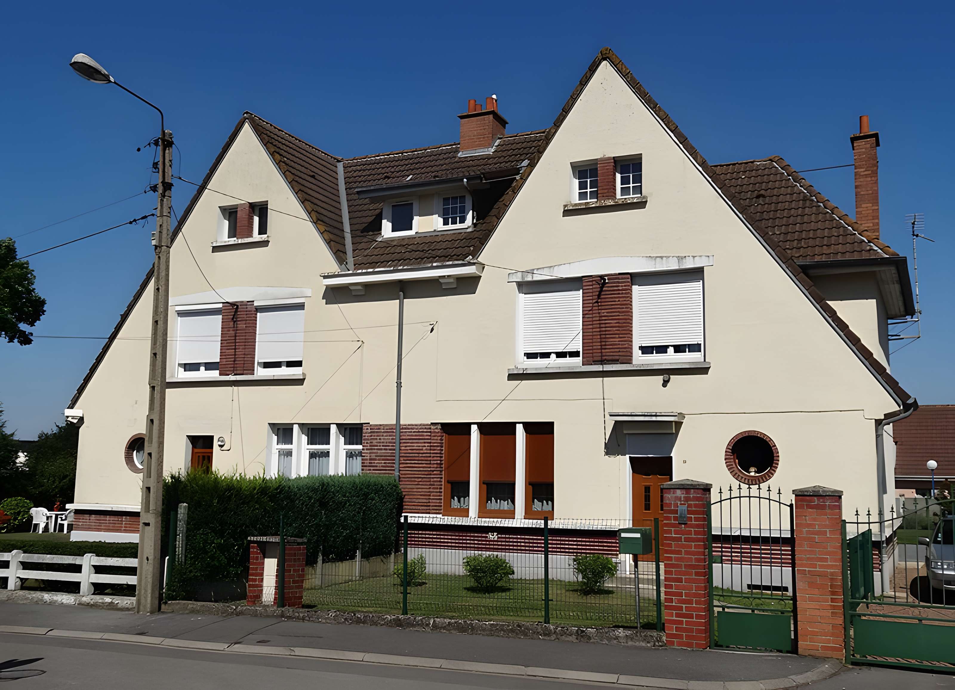 Anciens grands bureaux et ateliers centraux de la compagnie des mines de Vicoigne-Noeux-Drocourt