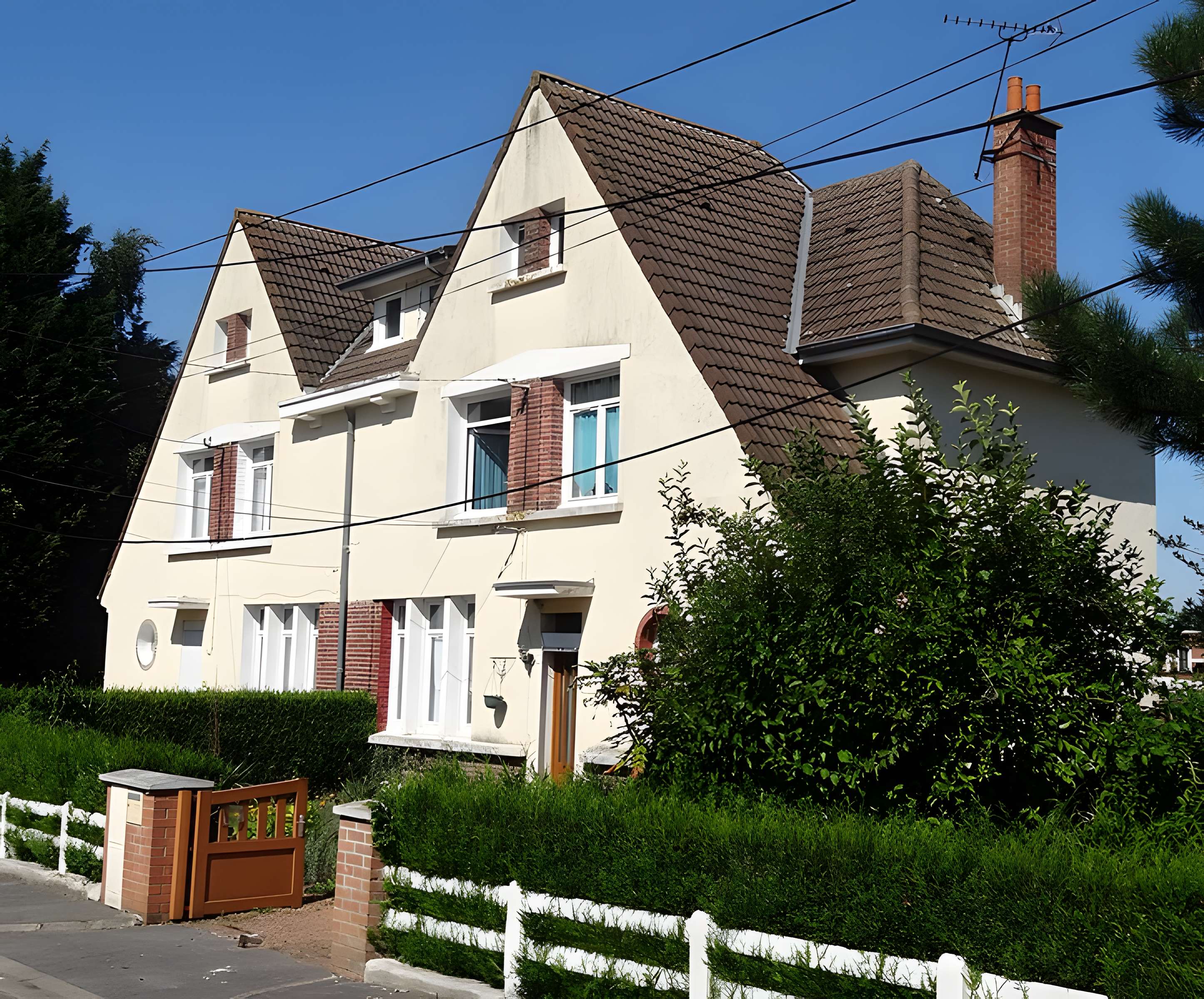 Anciens grands bureaux et ateliers centraux de la compagnie des mines de Vicoigne-Noeux-Drocourt
