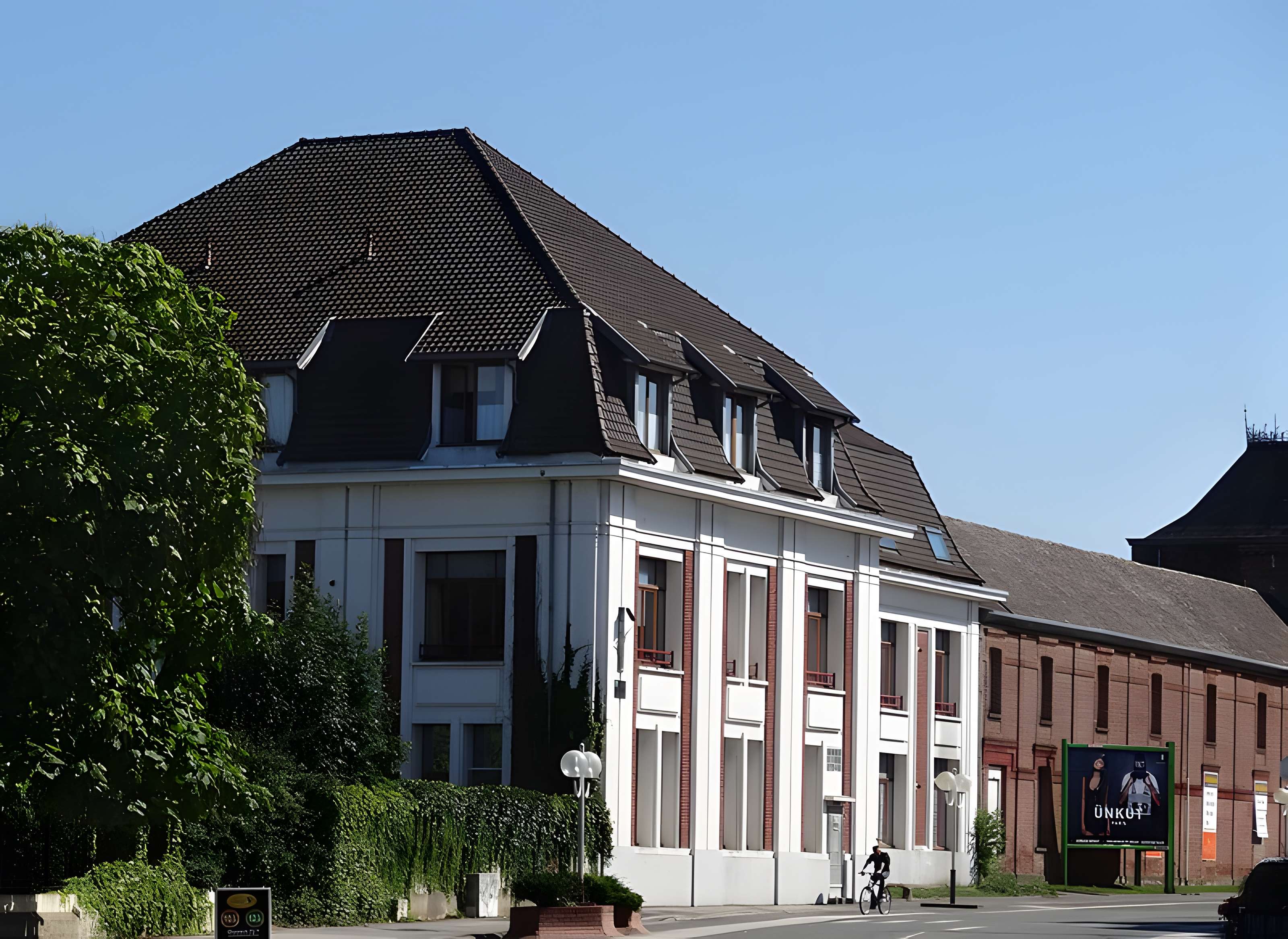 Anciens grands bureaux et ateliers centraux de la compagnie des mines de Vicoigne-Noeux-Drocourt