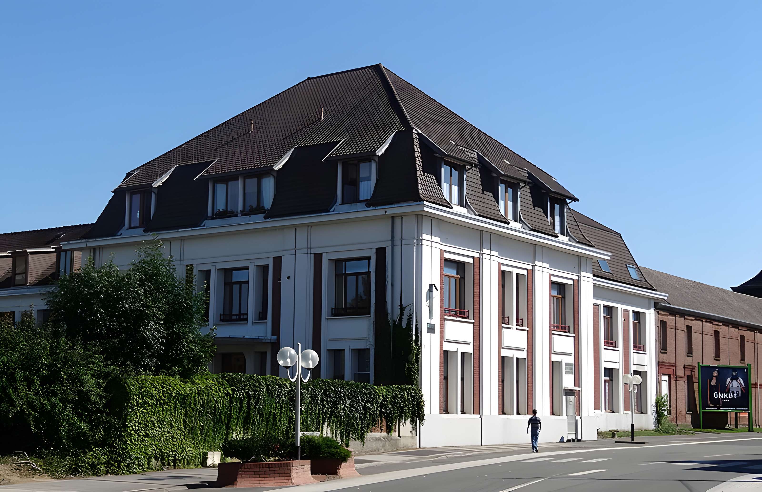Anciens grands bureaux et ateliers centraux de la compagnie des mines de Vicoigne-Noeux-Drocourt