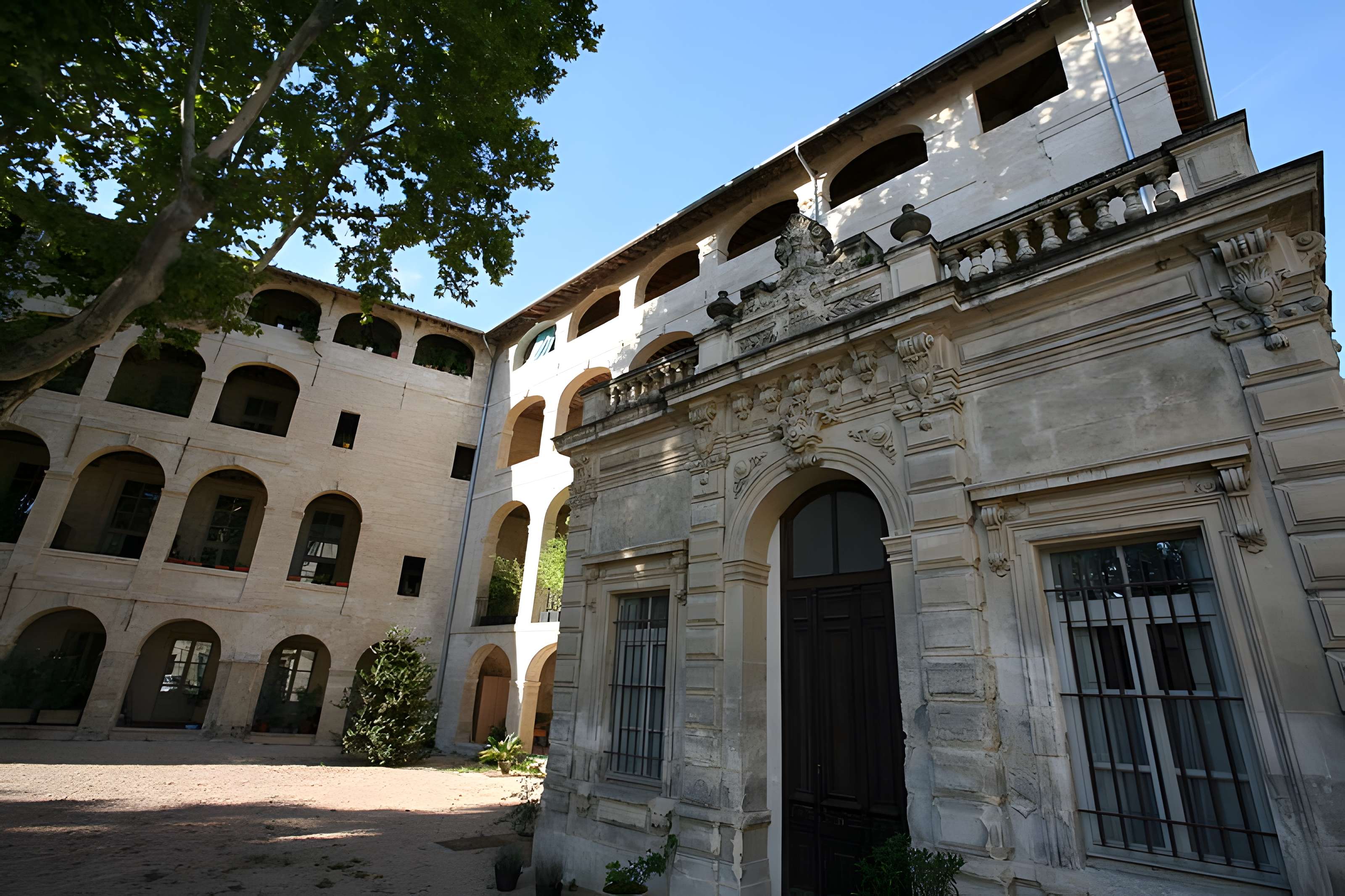 Aumône générale d'Avignon 