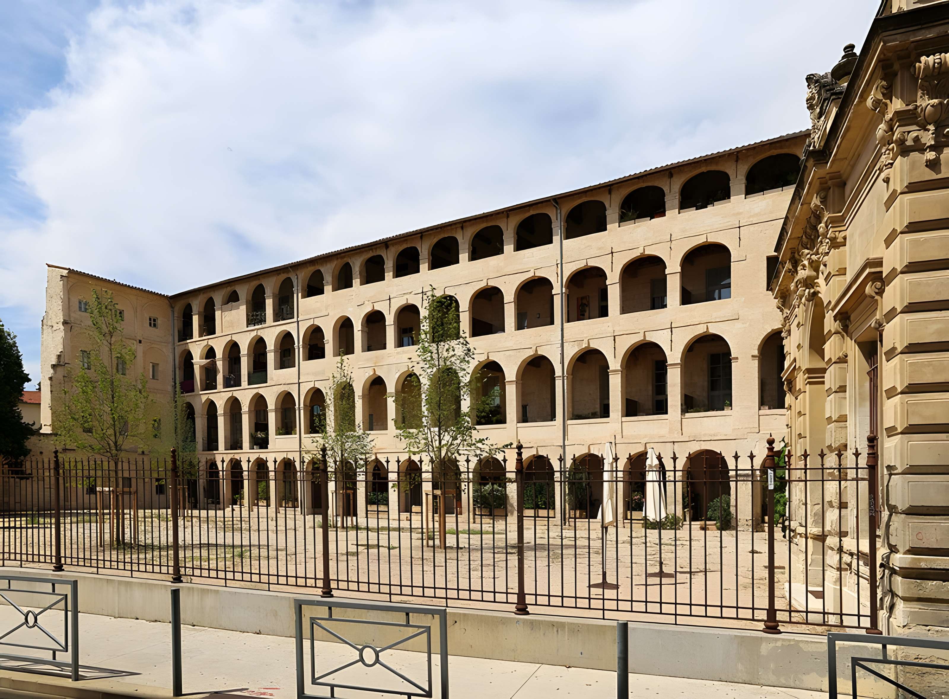 Aumône générale d'Avignon 