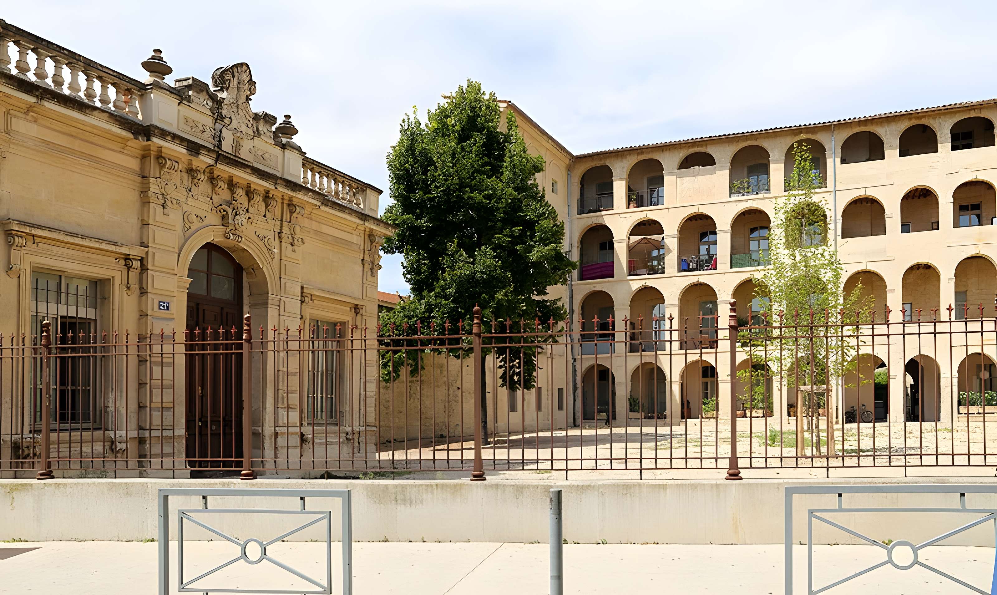 Aumône générale d'Avignon 