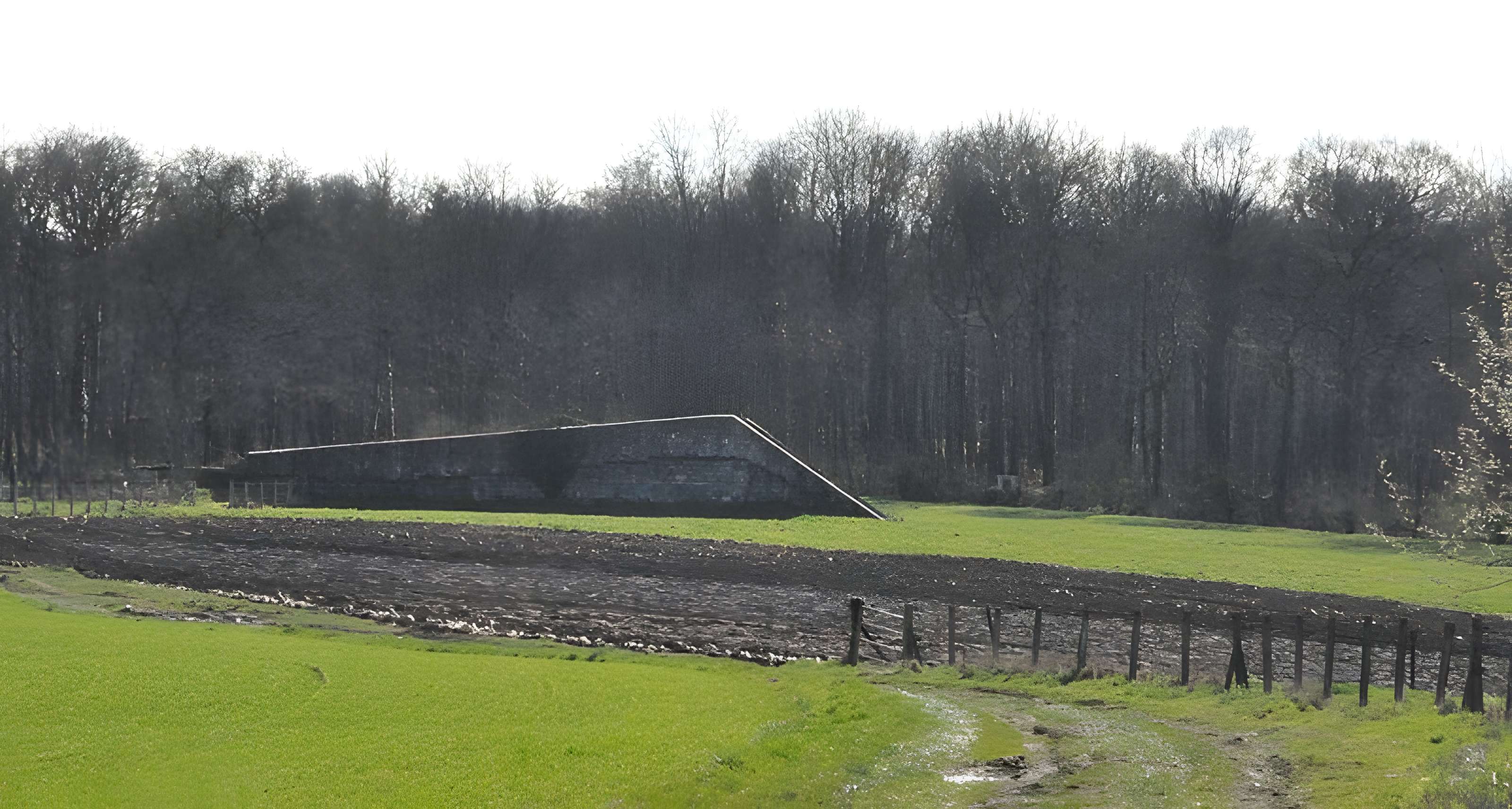 Base de lancement de V1 du bois des Huit-Rues à Morbecque 