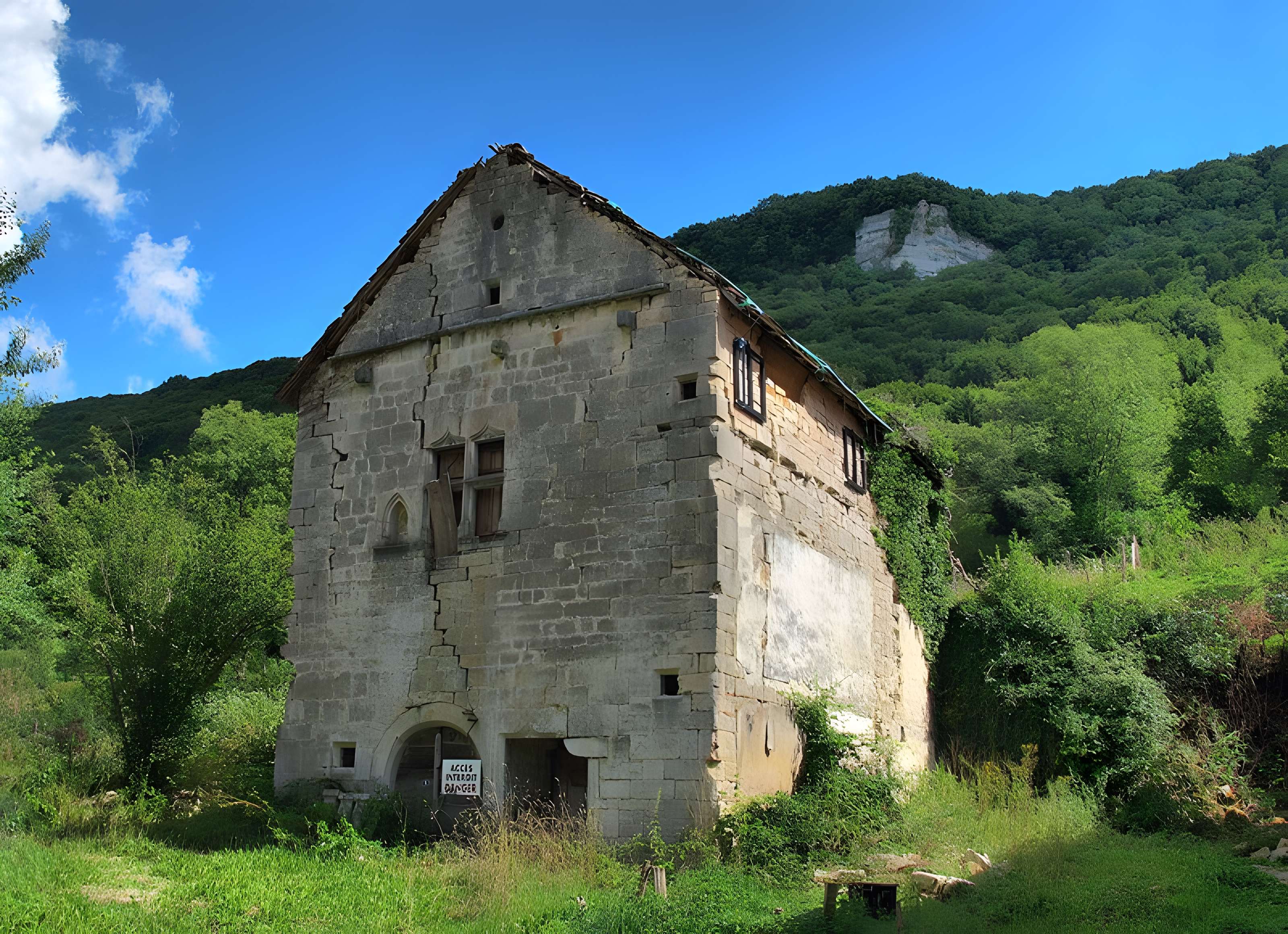 Bâtiment Rue de la Fontaine à Ougney-Douvot 