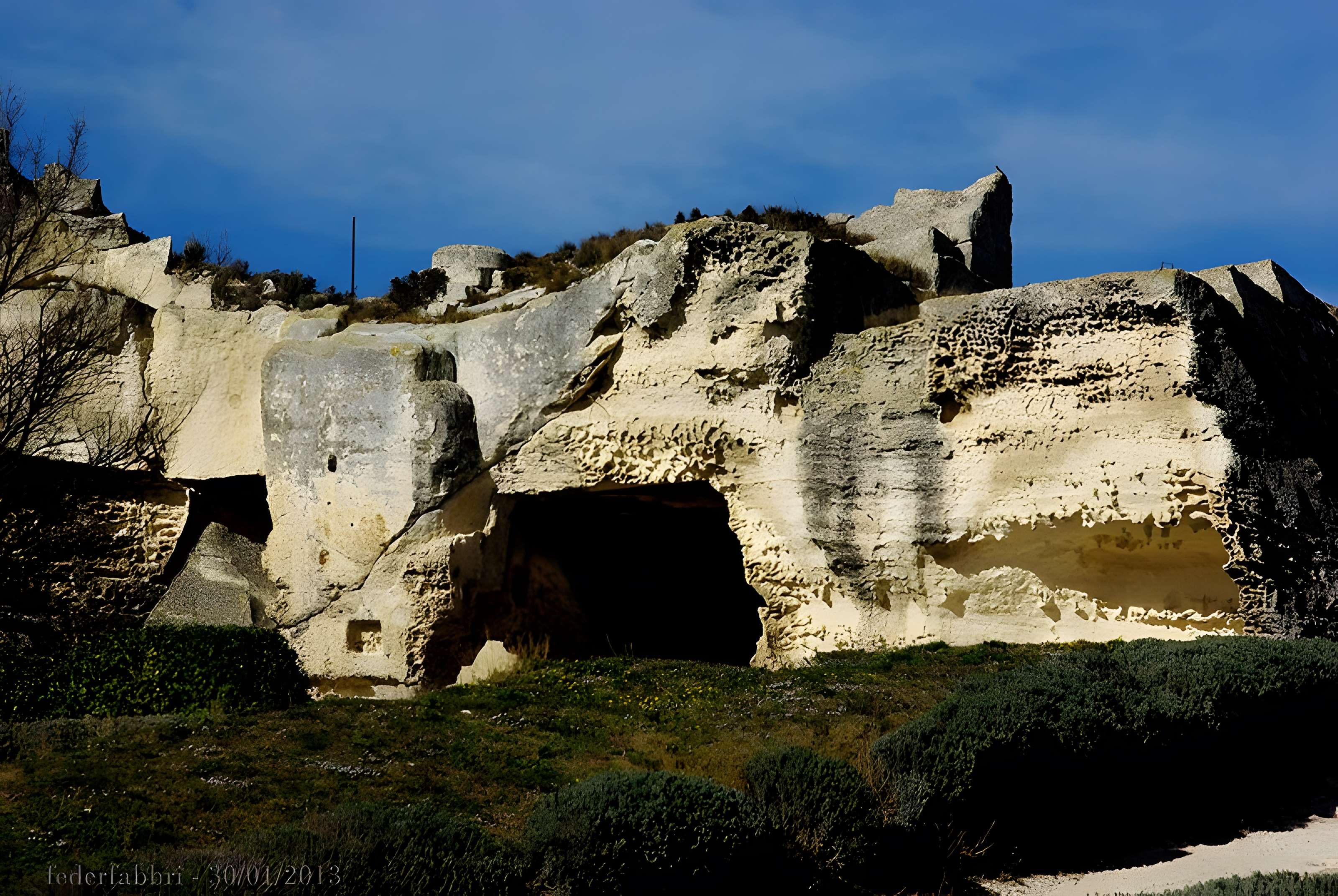 Baumes de Roucas aux Baux-de-Provence