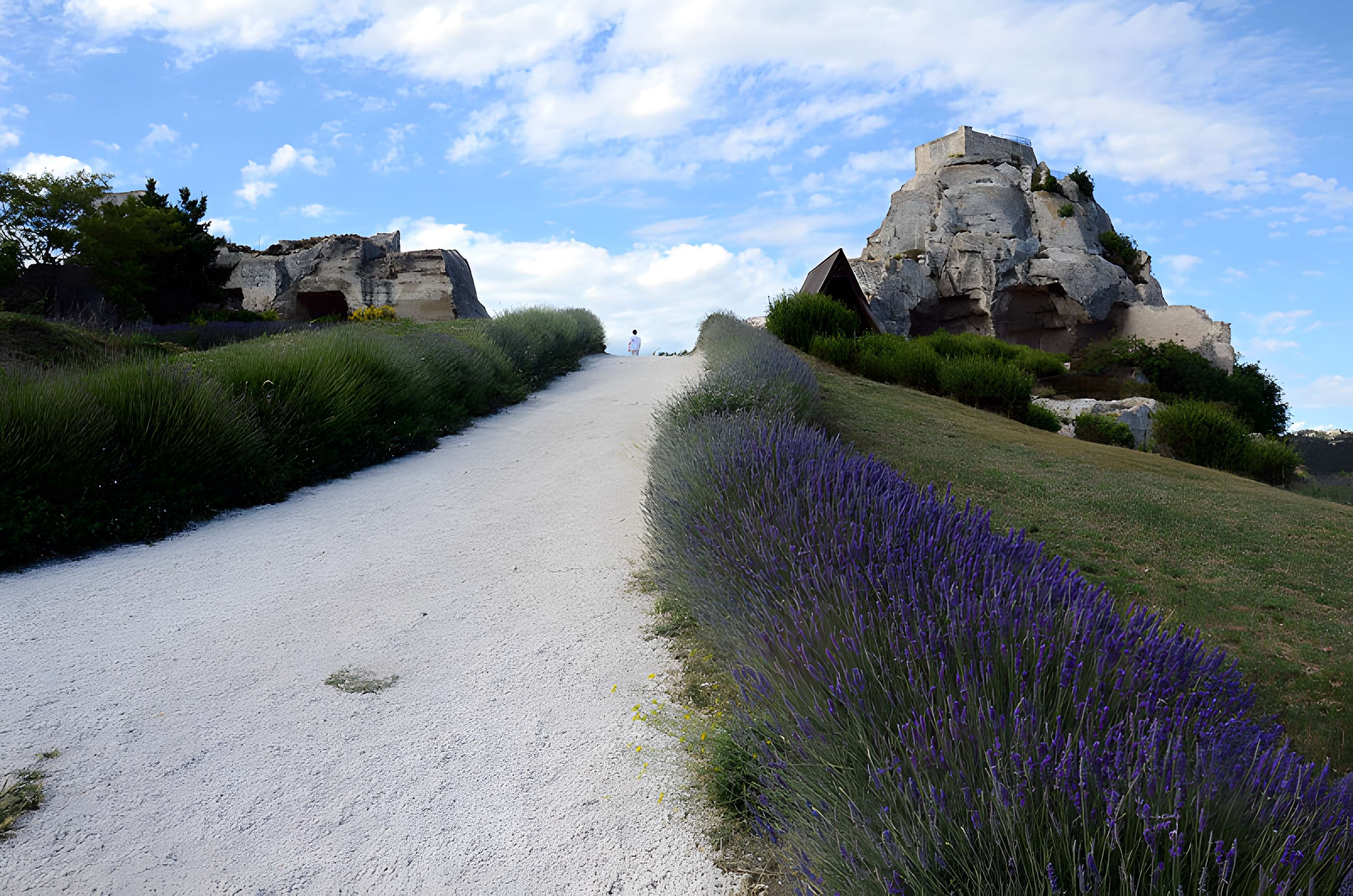 Baumes de Roucas aux Baux-de-Provence