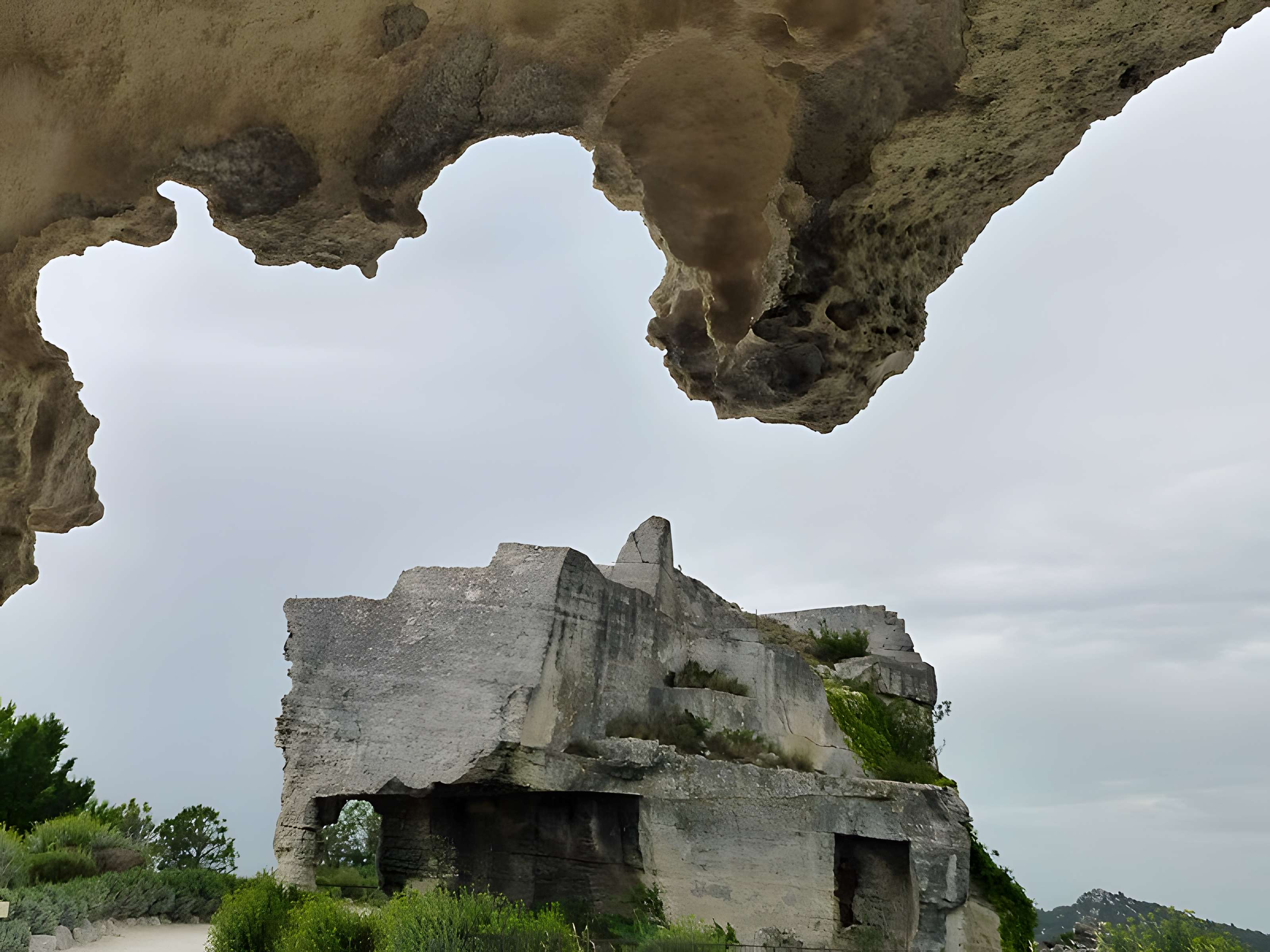 Baumes de Roucas aux Baux-de-Provence