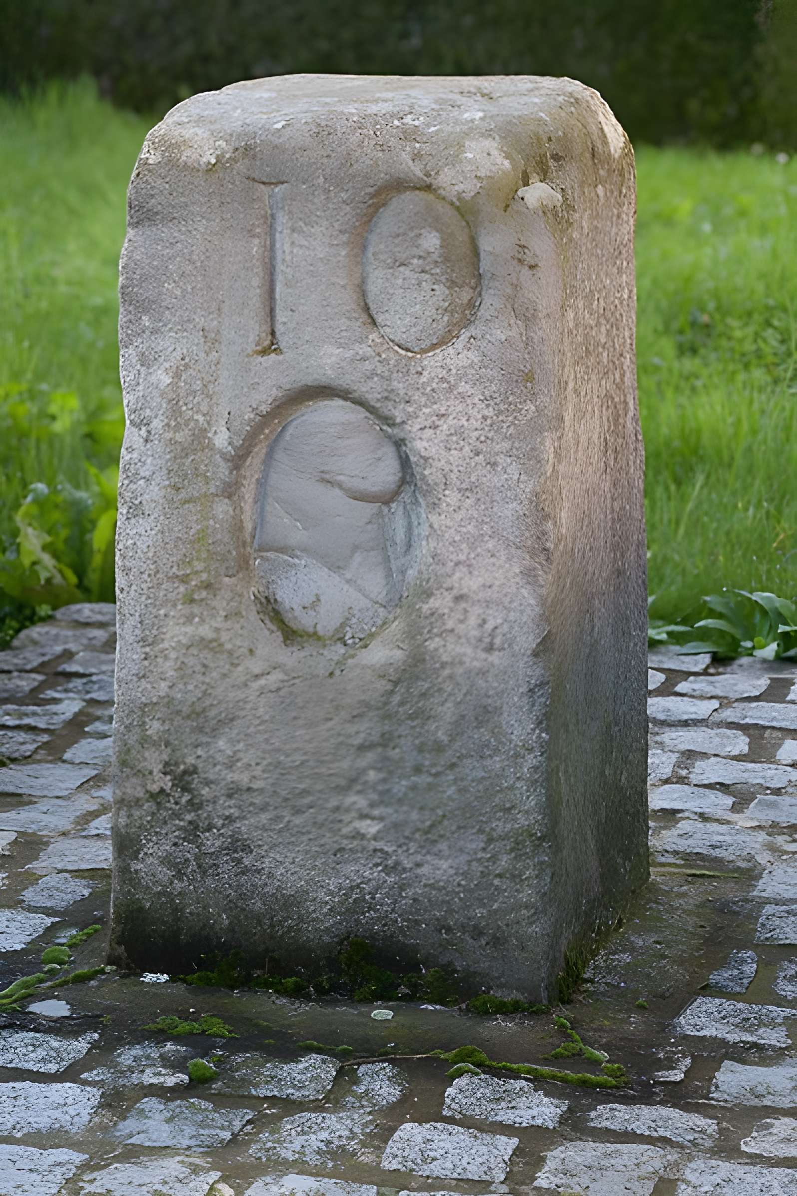 Borne à bonnet phrygien de Savigny-sur-Orge 