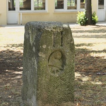 Borne de la Première République dÉpinay-sur-Orge
