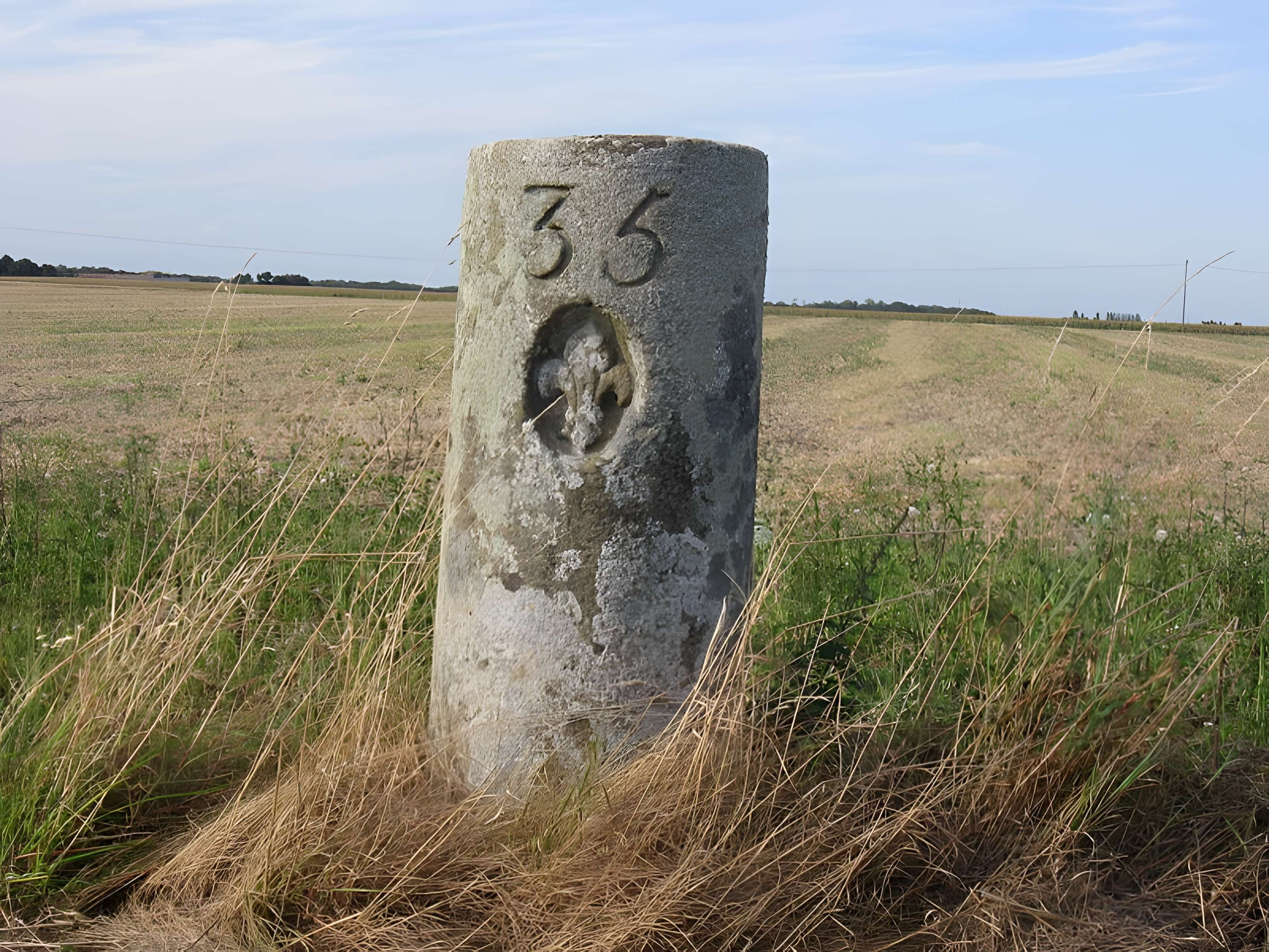 Borne fleurdelysée 34 et 35 de Rampillon 