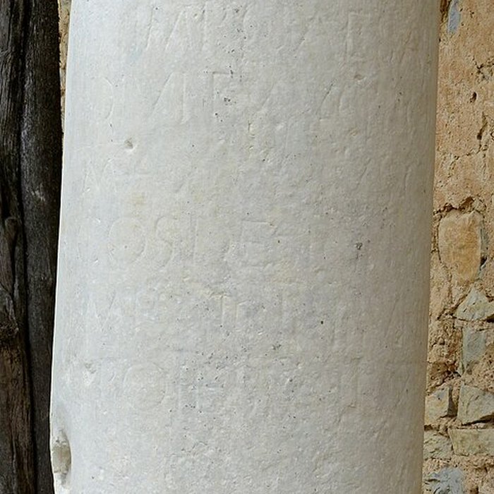 Photo de Borne milliaire au nom dAuguste de Caveirac