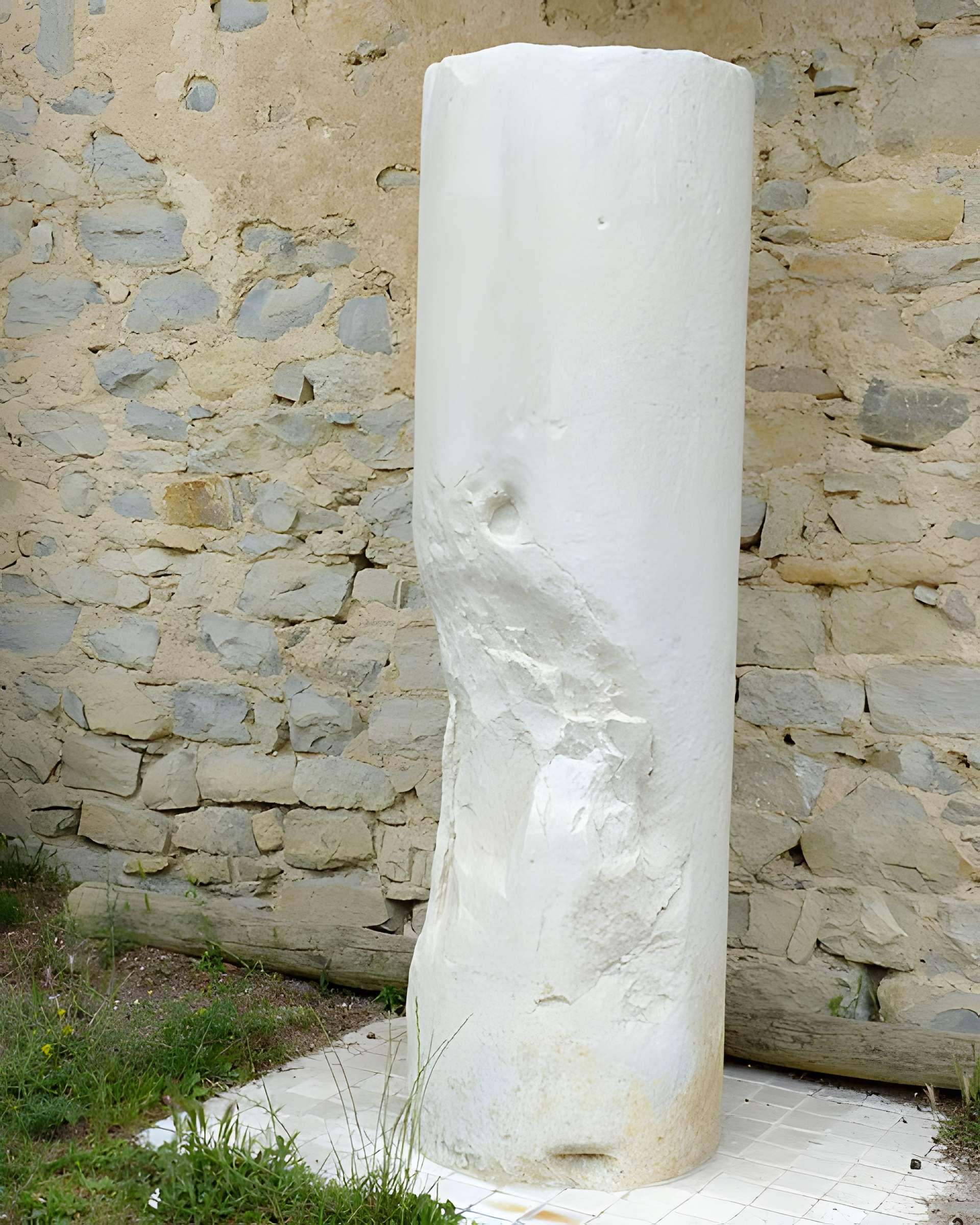 Borne milliaire au nom d'Auguste de Caveirac