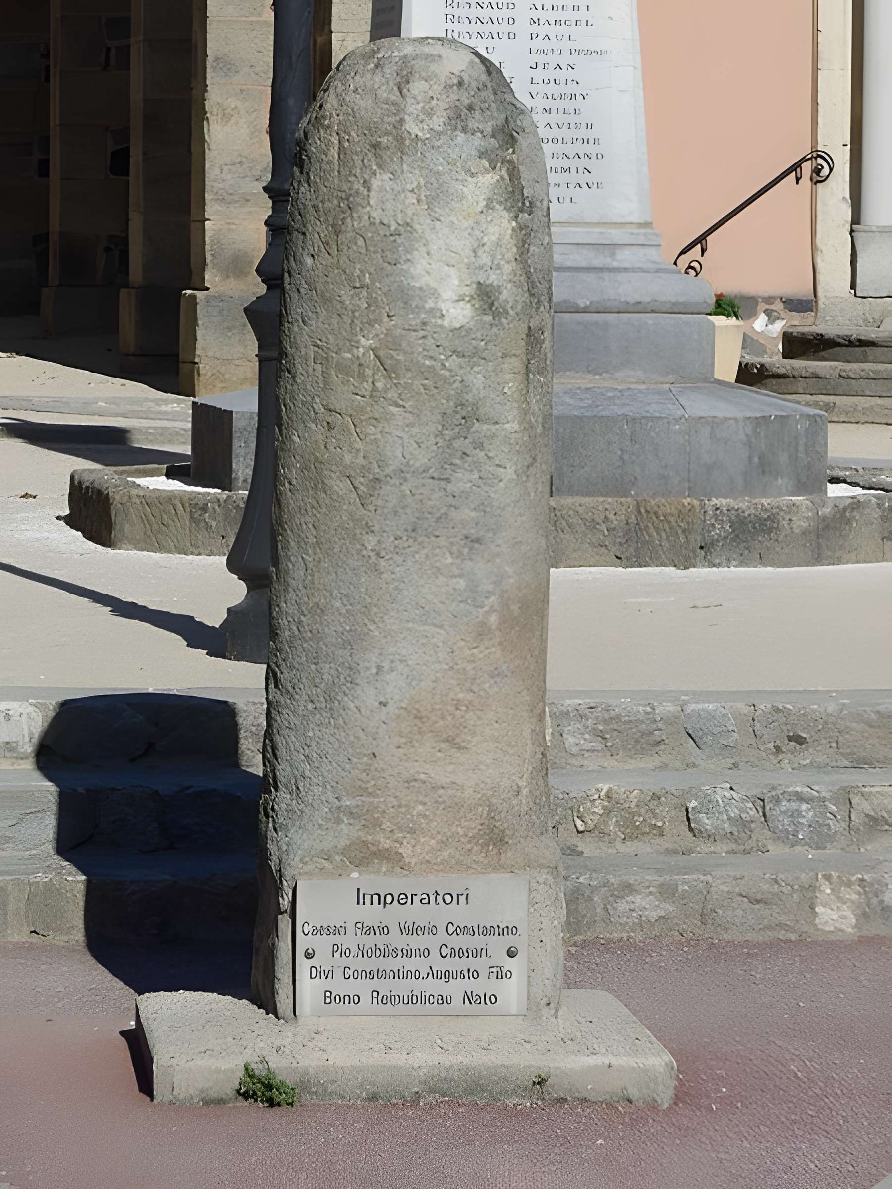 Borne milliaire de Pont-de-Labeaume 