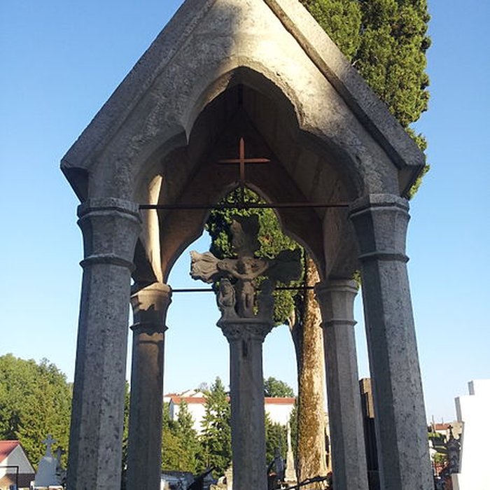Photo de Calvaire couvert du cimetière de Puy-lÉvêque