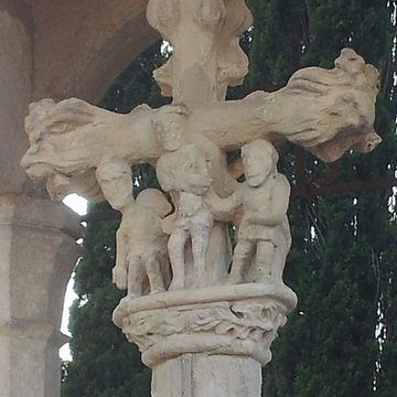 calvaire couvert du cimetiere de puy l eveque