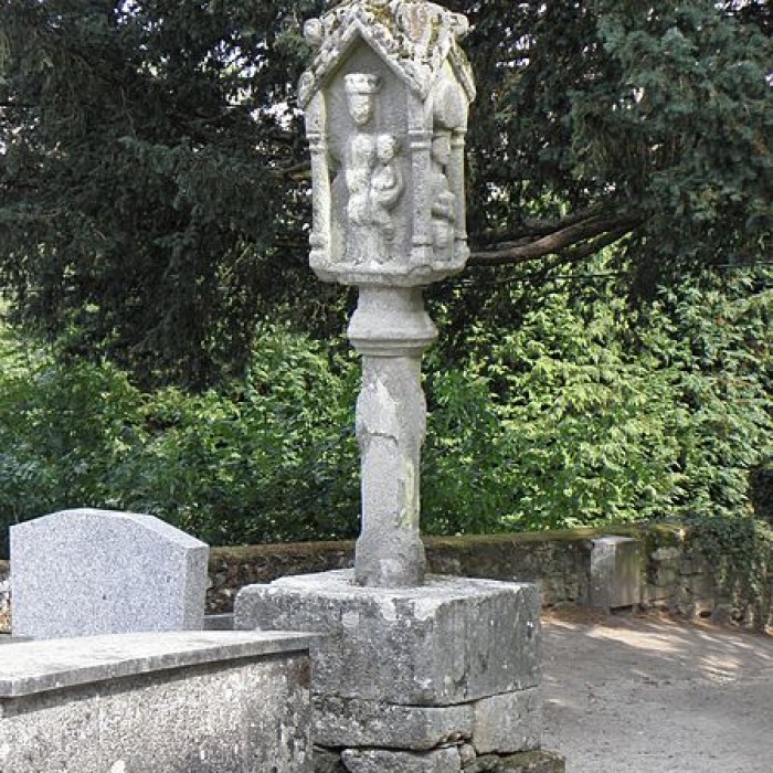 Photo de Calvaire de la chapelle Sainte-Croix de Josselin