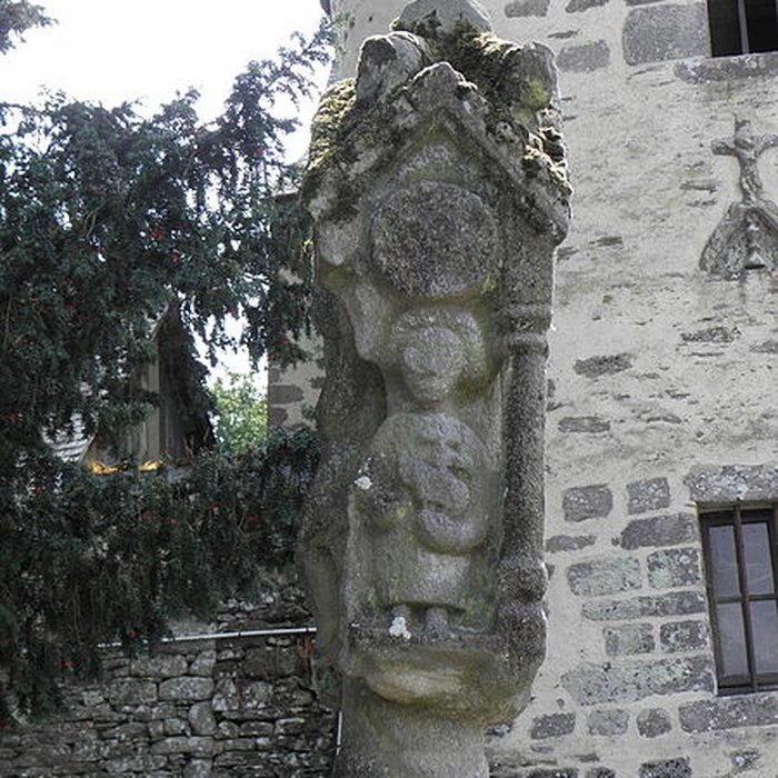 Photo de Calvaire de la chapelle Sainte-Croix de Josselin