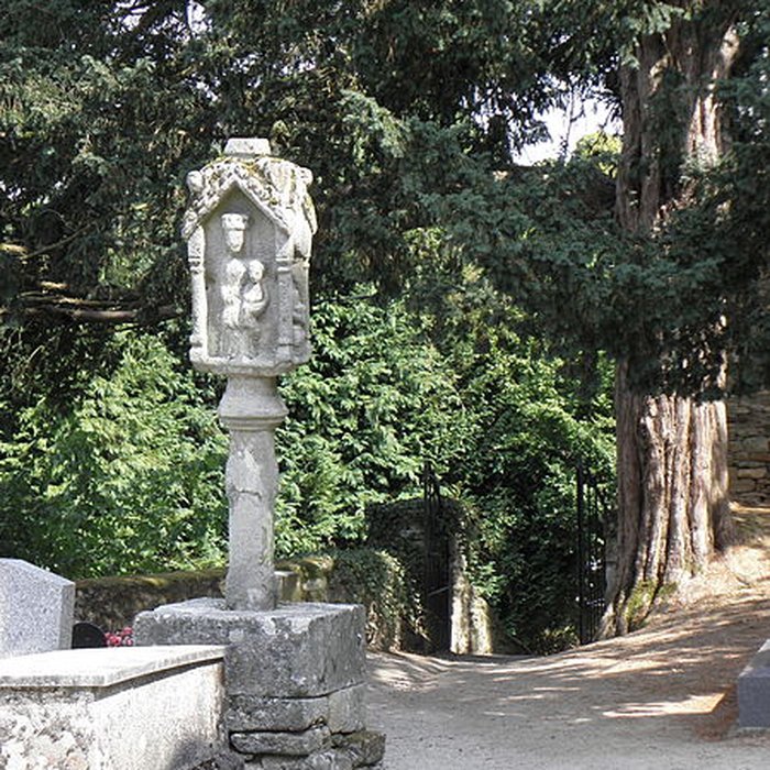 Photo de Calvaire de la chapelle Sainte-Croix de Josselin