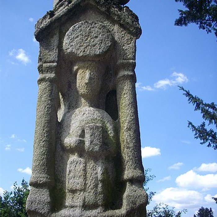 Photo de Calvaire de la chapelle Sainte-Croix de Josselin