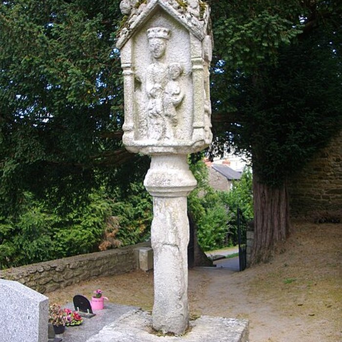 Photo de Calvaire de la chapelle Sainte-Croix de Josselin