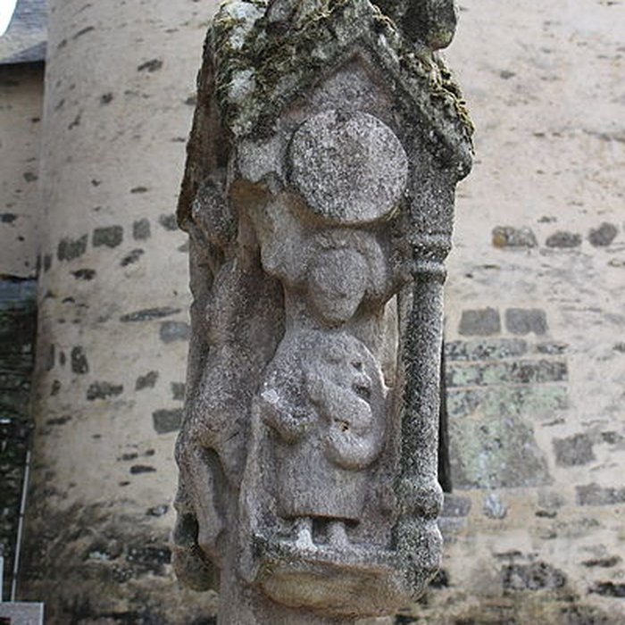 Photo de Calvaire de la chapelle Sainte-Croix de Josselin